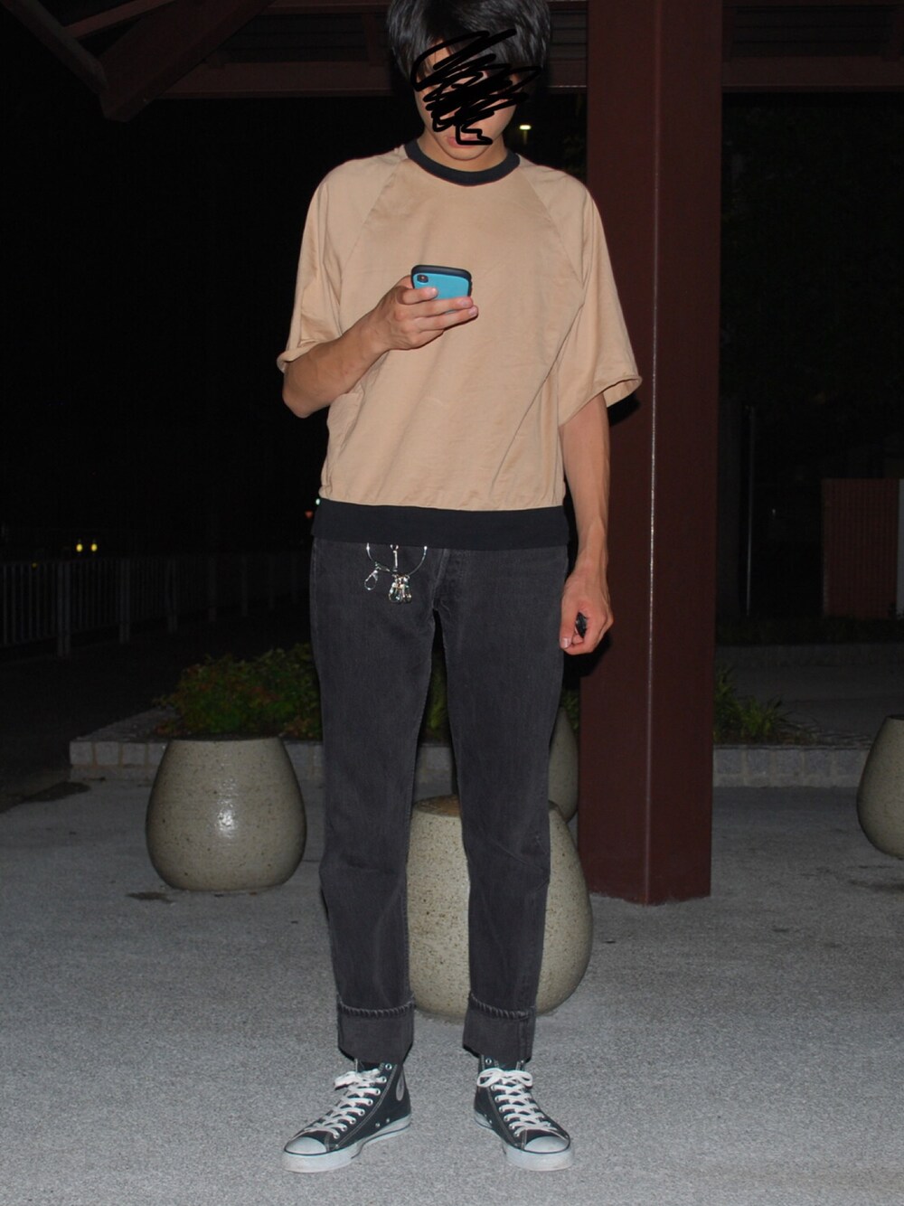 「カジュアル、sunsea、Levi's、夏、converse、シンプルコーデ、古着、大学生、ベージュ、おしゃれさんと繋がりたい」｜「SUNSEAのアイテム（Tシャツ/カットソー、ベージュ系）」を使った、KKKさん（メンズ・176cm）の夏コーディネートの1枚目の写真