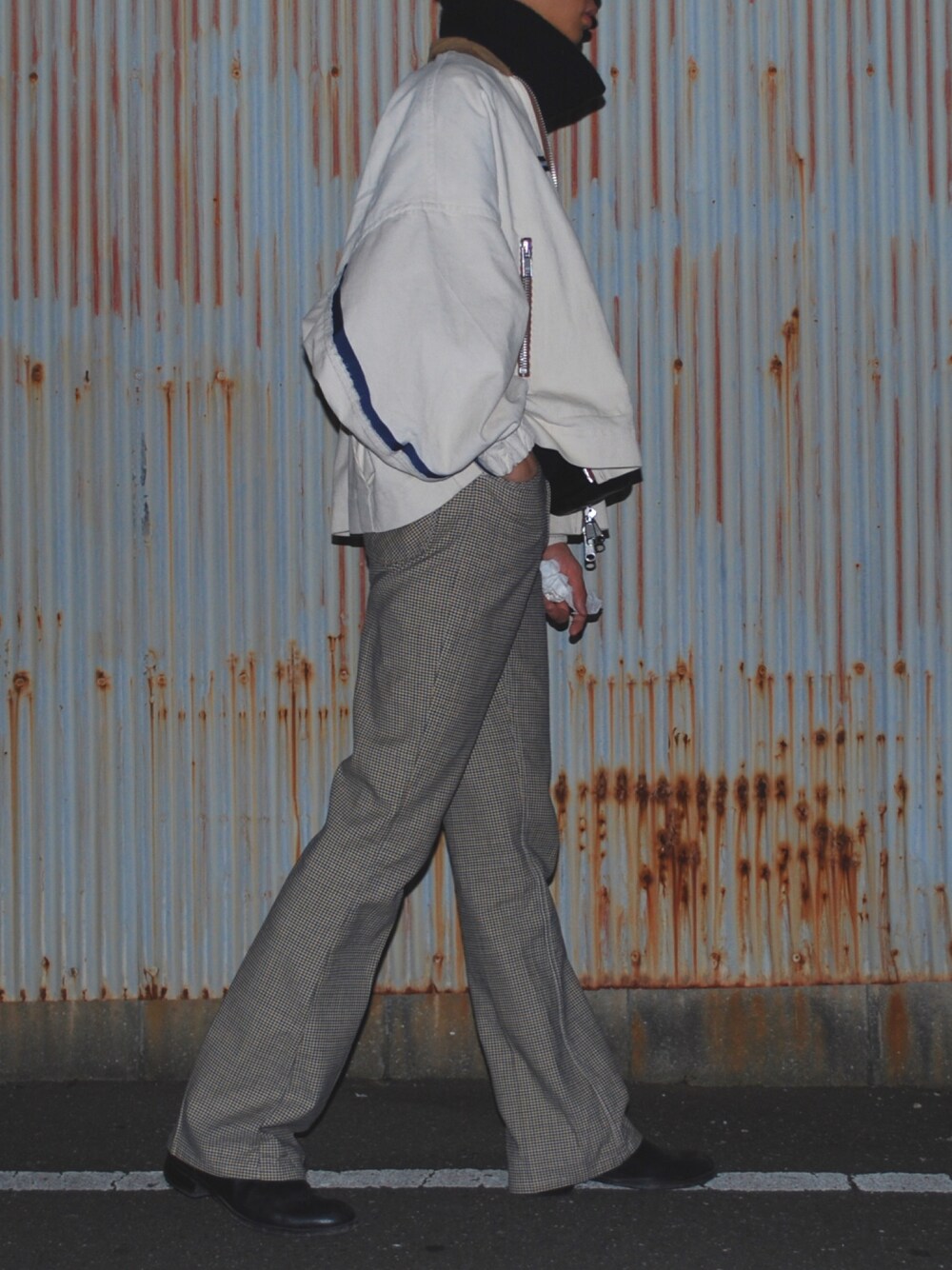 「ドメスティックブランド、冬コーデ、タートルネックニット、elephant TRIBAL fabrics、elephant、古着、古着MIX、フレアパンツ、サイドゴアブーツ、おしゃれさんと繋がりたい」｜「elephant TRIBAL fabricsのアイテム（ジャケット/アウター、ホワイト系）」を使った、KKKさん（メンズ・176cm）の秋コーディネートの1枚目の写真