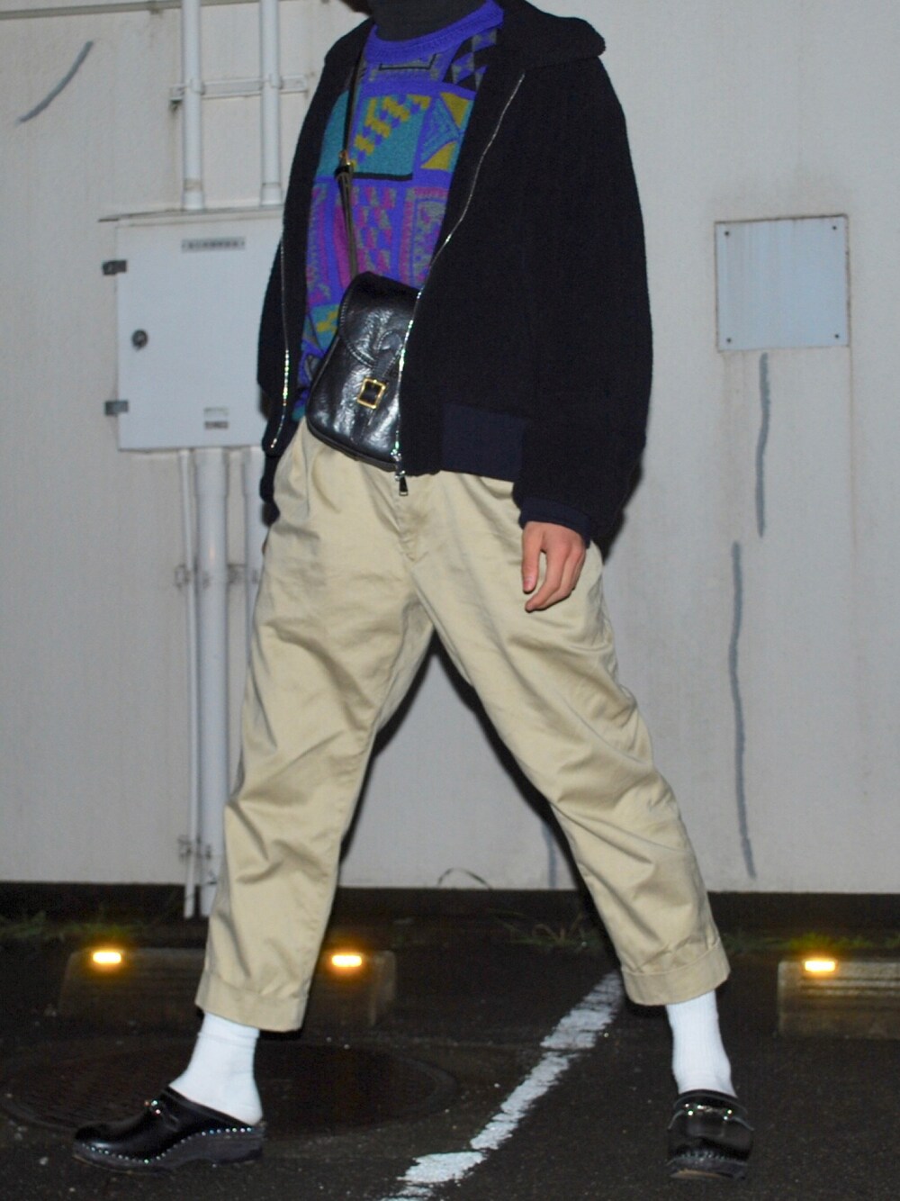 「冬コーデ、URU、ボアブルゾン、チノパン、TROENTORP、NEEDLES、ボア、ワイドパンツ、古着、古着MIX」｜「JOURNAL STANDARDのTELLASON / テラソン : TAPERED LEG / チノパン#（チノパンツ、ベージュ系）」を使った、KKKさん（メンズ・176cm）の冬コーディネートの1枚目の写真