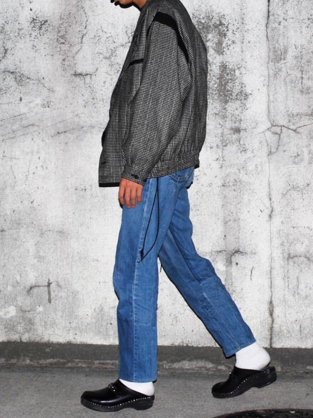 「ビックシルエット、デニム、テーラードジャケット、秋、冬コーデ、レイヤードスタイル、outfit、古着、ビンテージ、vintage」｜「古着のアイテム（テーラードジャケット、グレー系）」を使った、KKKさん（メンズ・176cm）の秋コーディネートの1枚目の写真