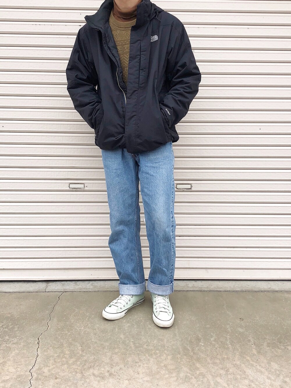 「THE NORTH FACE、アイラブCONVERSE、冬コーデ、カジュアル、Levis、コンバース、converse、ダウンジャケット、デニム、UNIQLO」｜「THE NORTH FACEのアイテム（ジャケット/アウター、ブラック系）」を使った、ちゅんさん（メンズ・168cm）の冬コーディネートの1枚目の写真