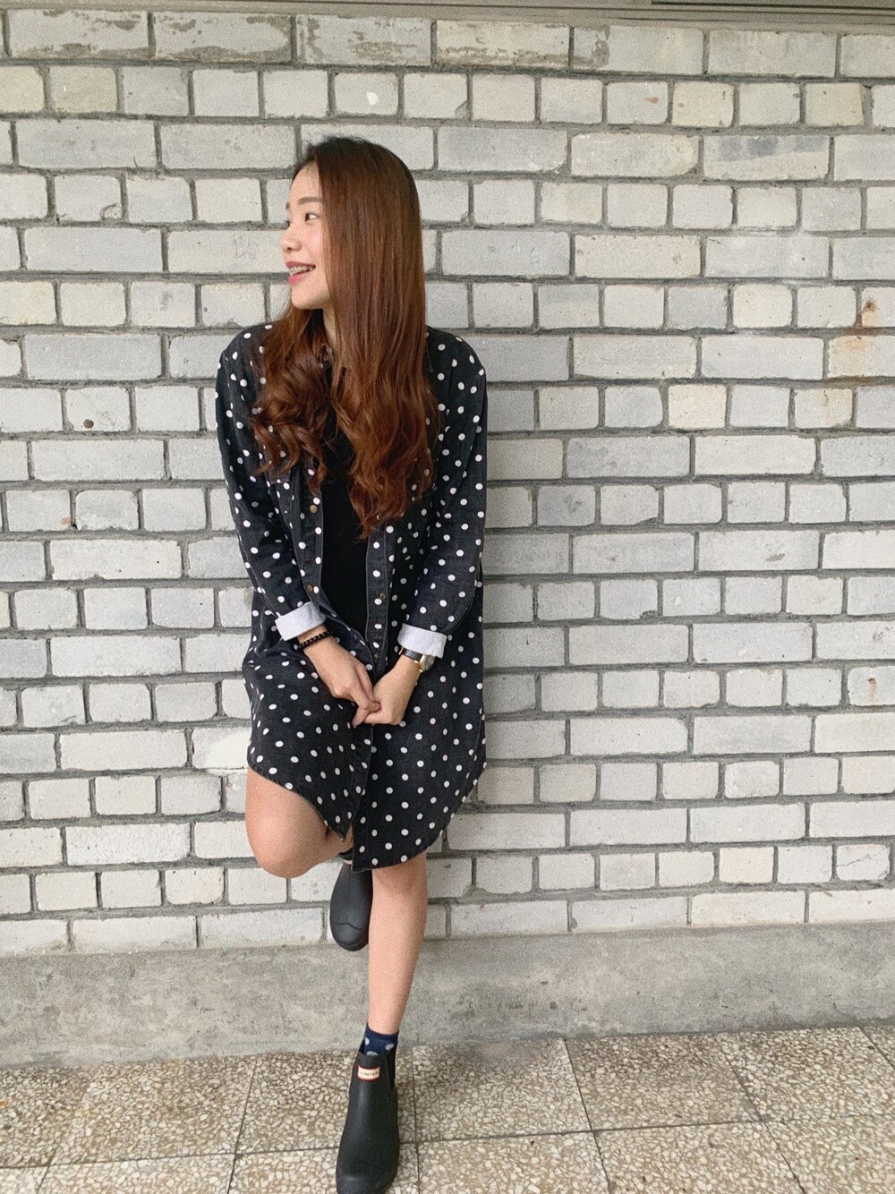 「HUNTER、Taiwan、Keelung、school、點點」｜「HUNTERのアイテム（レインシューズ、ブラック系）」を使った、黃意欣さん（レディース・162cm）の秋コーディネートの1枚目の写真