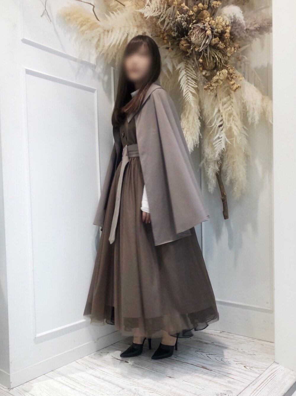 「outfit、コート、ポンチョ」｜「LA BELLE ETUDEのアイテム（ポンチョ、ブラウン系）」を使った、るうさん（レディース・162cm）の夏コーディネートの1枚目の写真