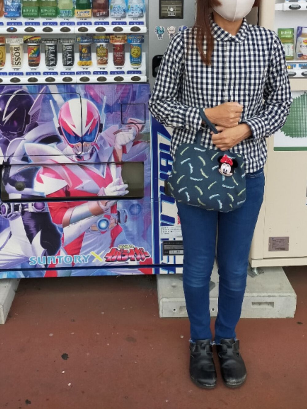 「TIGRE BROCANTEのアイテム（シャツ/ブラウス、ブルー系）」を使った、つくばやっきーさん（レディース・153cm）の秋コーディネートの1枚目の写真