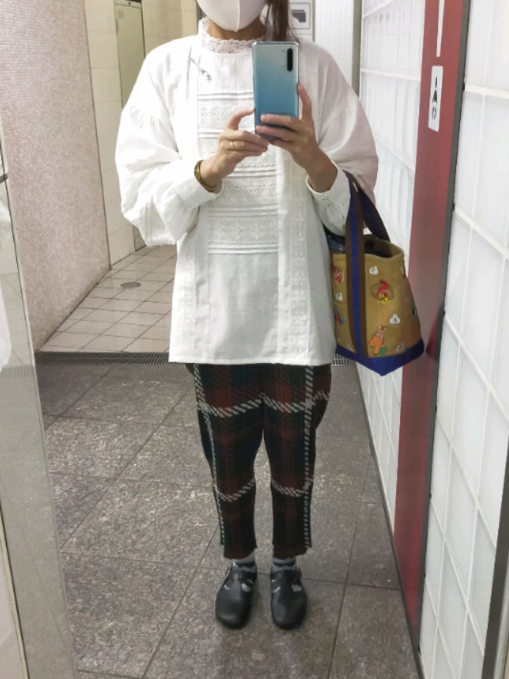 「ボリューム袖」｜「PLEATS PLEASEのアイテム（その他パンツ、グリーン系）」を使った、つくばやっきーさん（レディース・153cm）の秋コーディネートの1枚目の写真