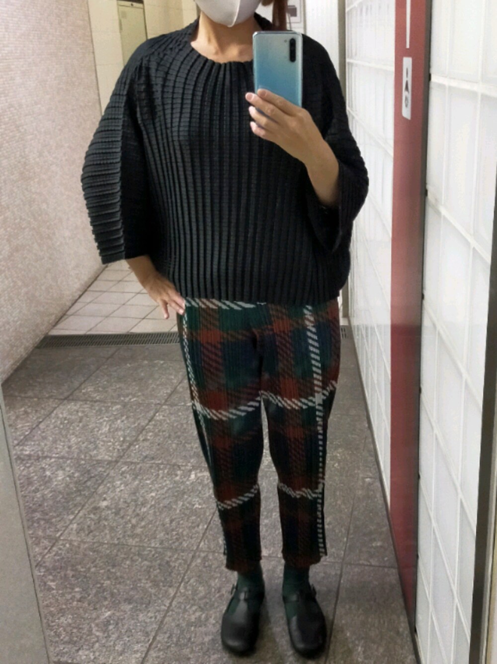 「秋のコーデ、チェック、プリーツ」｜「PLEATS PLEASEのアイテム（その他パンツ、グリーン系）」を使った、つくばやっきーさん（レディース・153cm）の秋コーディネートの1枚目の写真