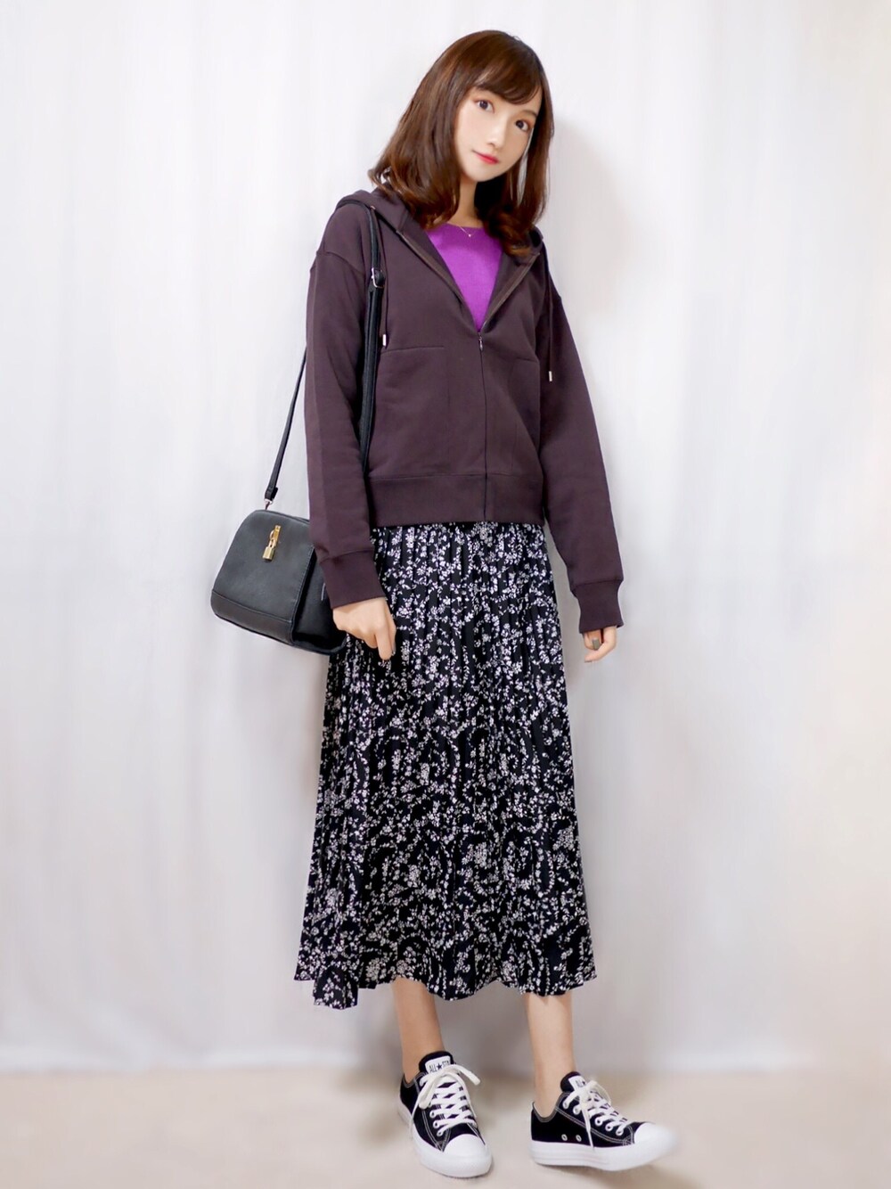 「NOLLEY'S、ノーリーズ、nano・universe、nanouniversewomens、ナノユニバース、パーカー、きれいめカジュアル、オフィスカジュアル、シンプルコーデ、ロングスカート」｜「NANO universeのバイオ裏毛フードジップパーカー（パーカー、ブラウン系）」を使った、まお♡さん（レディース・163cm）の秋コーディネートの1枚目の写真