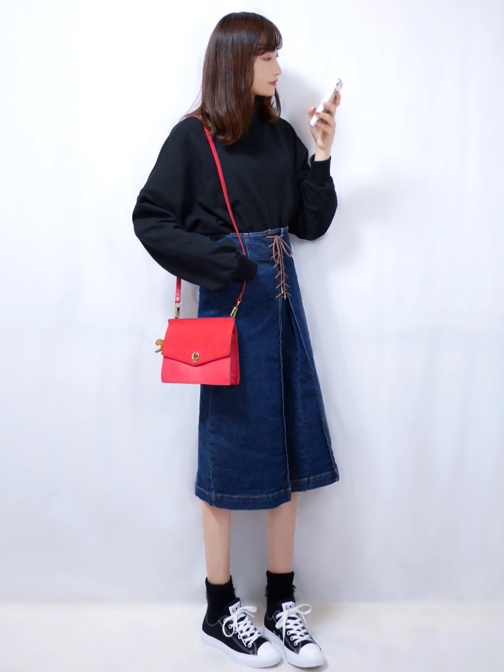 「Fossil、FOSSILSTYLE、perkyroom、大人カジュアル、オトナ女子、シンプルコーデ、タートルネックニット、ショルダーバッグ、デニムスカート、秋冬コーデ」｜「BROTHERHOODの【BROTHERHOOD】サイドスリット ショート丈ハイネックトレーナー（スウェット、ブラック系）」を使った、まお♡さん（レディース・163cm）の秋コーディネートの1枚目の写真