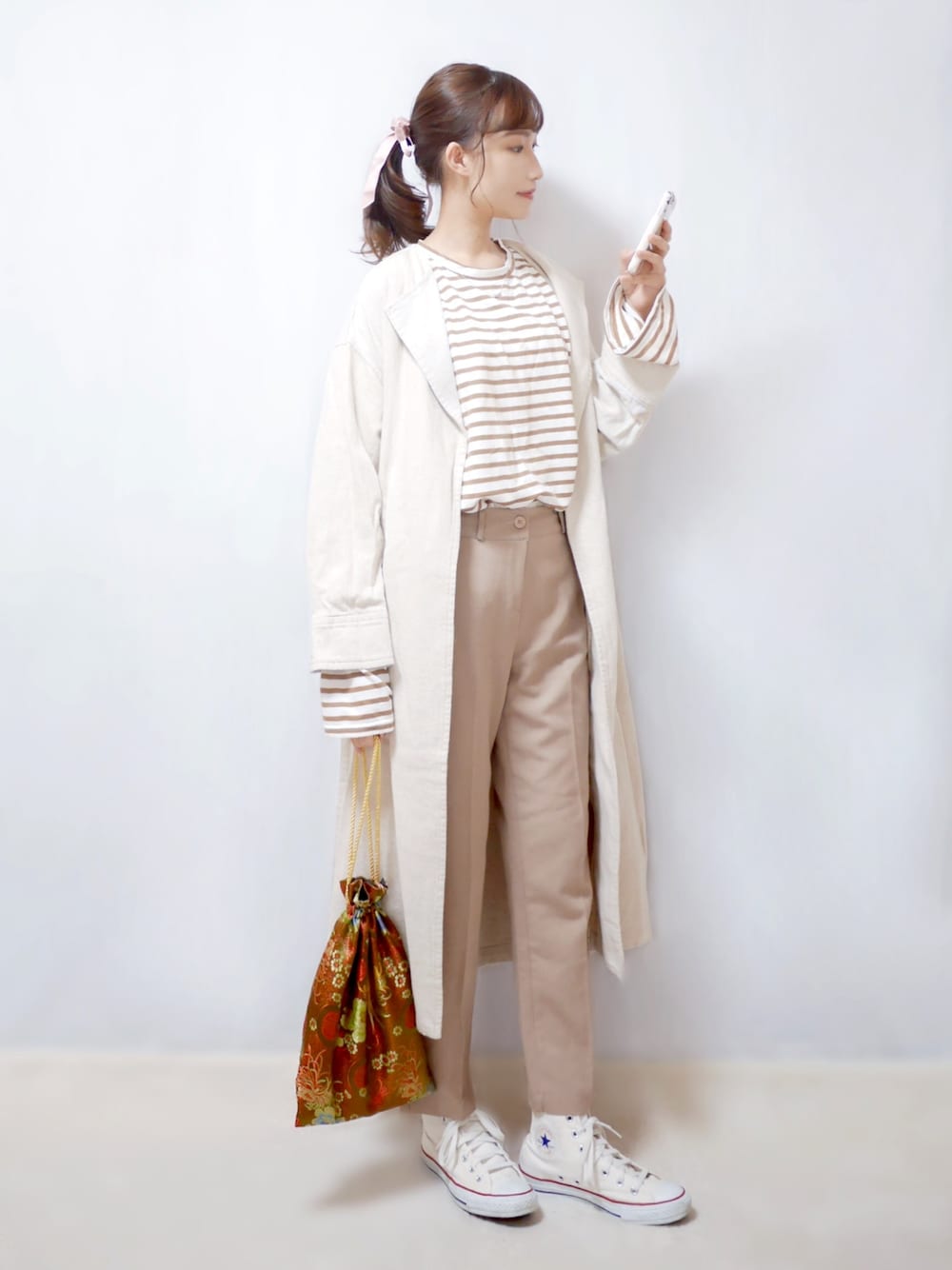 「FREDY&GLOSTER、フレディアンドグロスター、Auntmaries、ボーダー、ベージュ、ブラウン、休日スタイル、カジュアル、オーバーサイズ、パンツスタイル」｜「DHOLICのボーダーボクシーフィットTシャツ（Tシャツ/カットソー、ブラウン系）」を使った、まお♡さん（レディース・163cm）の春コーディネートの1枚目の写真