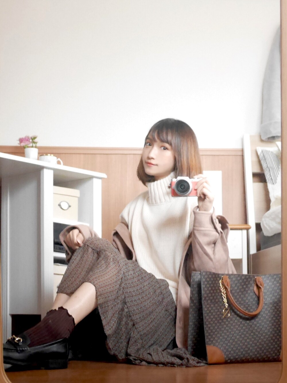「auntmarie's 、KBF、ケービーエフ(KBF)、RODESKO、ロデスコ、アーバンリサーチ、URBAN RESEARCH、きれいめカジュアル、秋のコーデ、大人女子」｜「Aunt Marie'sのAUNT MARIE'S ボンディングスエードCPOシャツジャケット（カバーオール、ブラウン系）」を使った、まお♡さん（レディース・163cm）の秋コーディネートの1枚目の写真