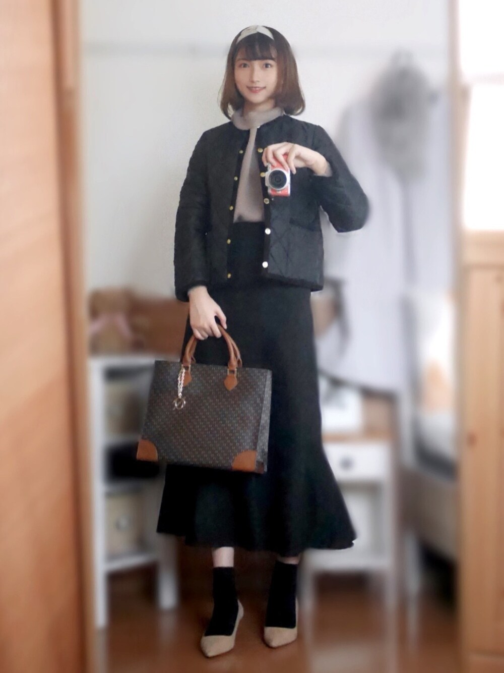 「カジュアルコーデ、休日スタイル、オトナ女子、シンプルコーデ、Traditional Weatherwear、トラディショナルウェザーウエア、fifth、RODE SKO、アウター、TWW」｜「Traditional WeatherwearのARKLEY（ノーカラージャケット、ブラック系）」を使った、まお♡さん（レディース・163cm）の冬コーディネートの1枚目の写真