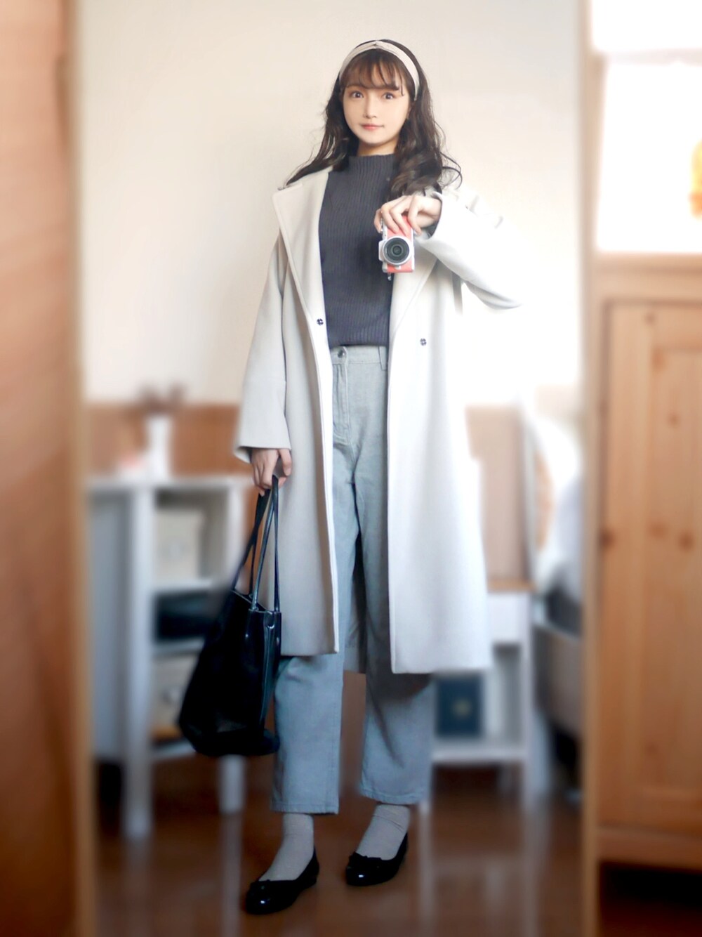 「私の推しブランド、春コーデ、ラフコーデ、大人カジュアル、シンプル、オトナ女子、ITEMS URBANRESEARCH、URBAN RESEARCH、アーバンリサーチ、パンツスタイル」｜「ITEMS URBANRESEARCHのハイネックリブプルオーバー（ニット/セーター、パープル系）」を使った、まお♡さん（レディース・163cm）の冬コーディネートの1枚目の写真