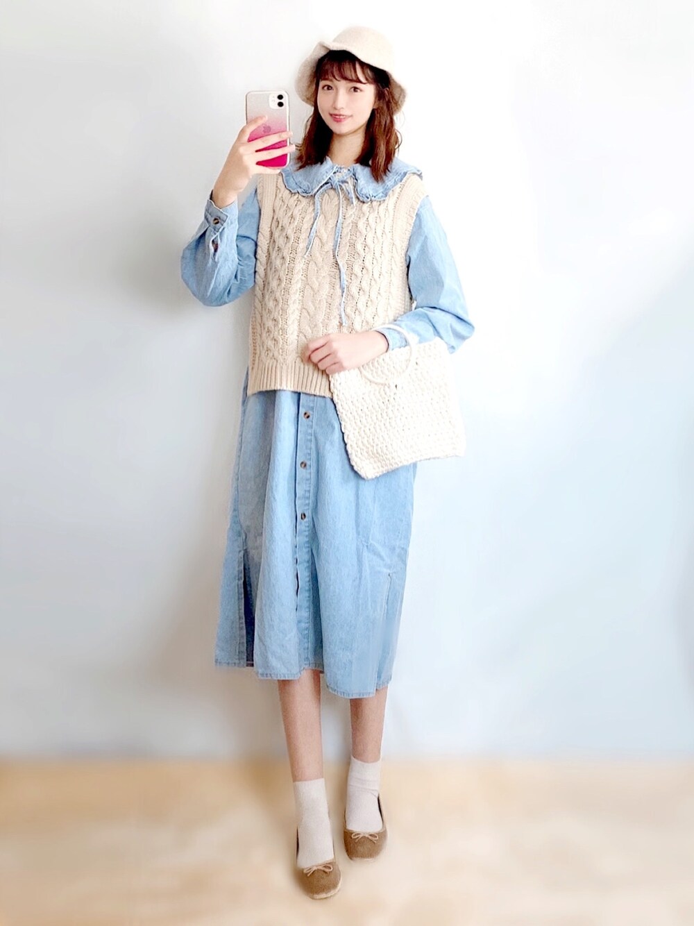 「シンプル、ラクチンコーデ、オトナ女子、春カラースタイル、sakishimatokyo、春コーデ、着回しコーデ、ボリューム袖、デニムコーデ、オトナガーリー」｜「sakishimatokyoの【ZOZO限定】サキシマamp「エリツキデニムシャツワンピース」（ワンピース、ブルー系）」を使った、まお♡さん（レディース・163cm）の春コーディネートの1枚目の写真