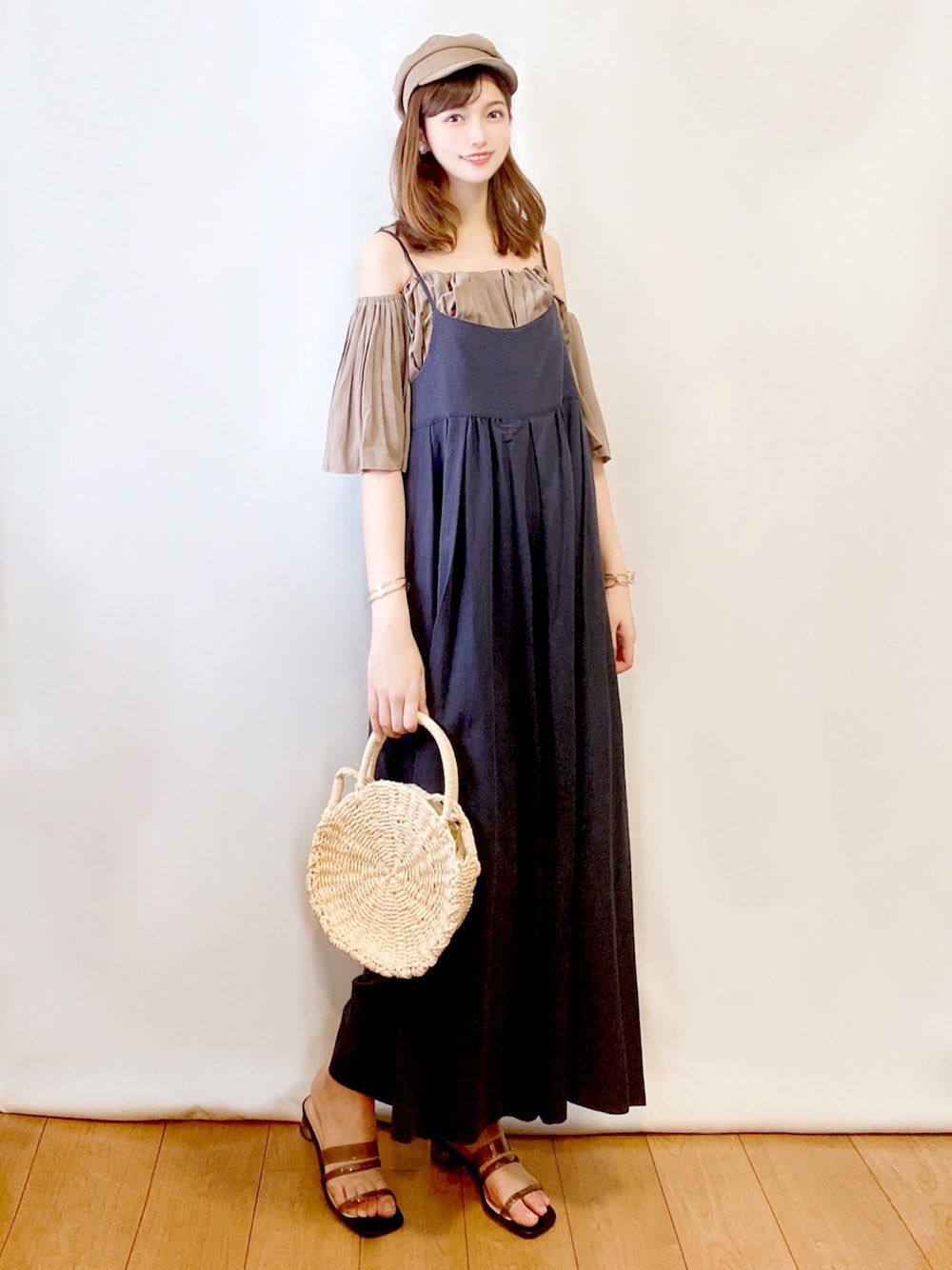 「夏コーデ、パンツスタイル、オトナ女子、サンダル、着回しコーデ、オトナカジュアル、URBAN RESEARCH ROSSO、アーバンリサーチロッソ、Fabby fabby、シンプル」｜「F by ROSSOのF by ROSSO　リネン混タックキャミオールインワン（サロペット/オーバーオール、ブルー系）」を使った、まお♡さん（レディース・163cm）の夏コーディネートの1枚目の写真