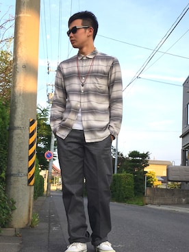 「CALEE（キャリー）のアイテム（チノパンツ）」を使った、RUDOBOYさん（メンズ・180cm）の夏コーディネート