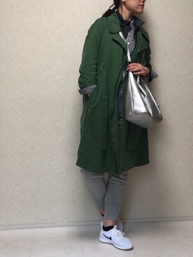 「シルバー」｜「アイテム（トレンチコート）」を使った、kanae¨̮⑅さん（レディース・166cm）の春コーディネート