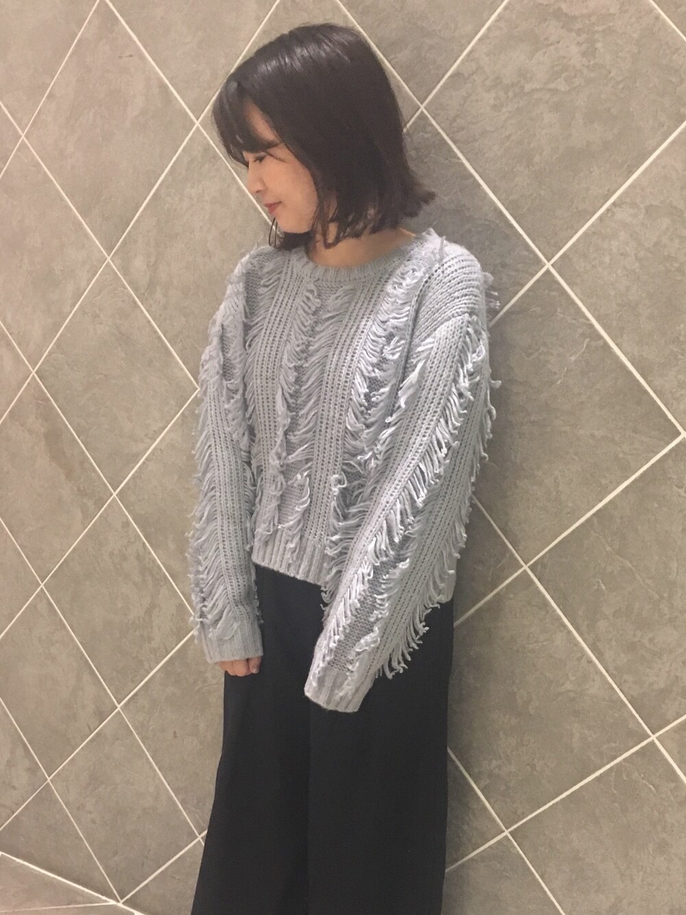 「シンプルコーデ、大人カジュアル、ゆるコーデ、もけもけ、ニット、フリンジ、ワイドパンツ、パンツスタイル、ootd、オトナカジュアル」｜「RAY CASSINのモヘアタッチフリンジニットプルオーバー（ニット/セーター、ブルー系）」を使った、ちあきさん（レディース・156cm）の秋コーディネートの1枚目の写真
