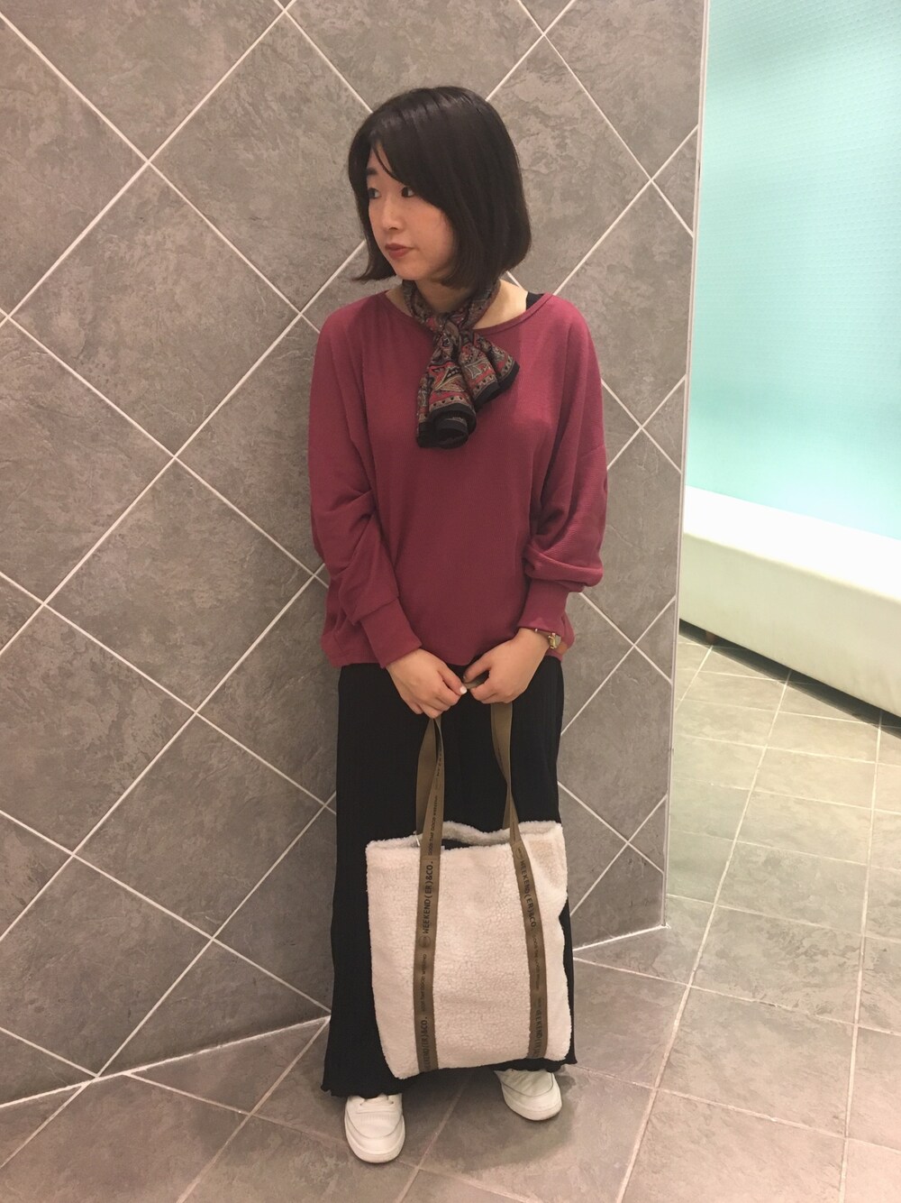 「ラクチンコーデ、大人カジュアル、オトナカジュアル、スカーフ、リブパンツ、ワッフル、カジュアルコーデ、秋のコーデ、おしゃれさんと繋がりたい、ピンク」｜「Green　Parksの変形ワッフルドルマンプルオーバー（Tシャツ/カットソー、パープル系）」を使った、ちあきさん（レディース・156cm）の秋コーディネートの1枚目の写真