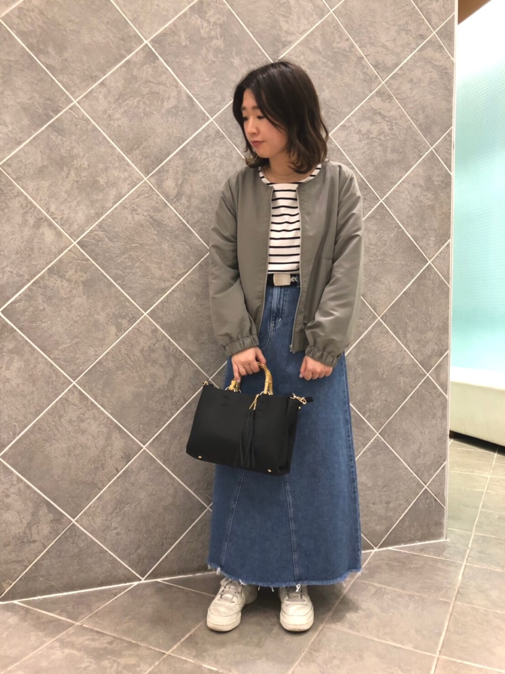 「シンプルコーデ、お洒落さんとつながりたい、大人カジュアル、プチプラ、earth music&ecology、春、LEE、デニム、ロングスカート、ボーダー」｜「Green　Parksのノ-カラ-リバ-シブルブルゾン○（ブルゾン、グリーン系）」を使った、ちあきさん（レディース・156cm）の春コーディネートの1枚目の写真