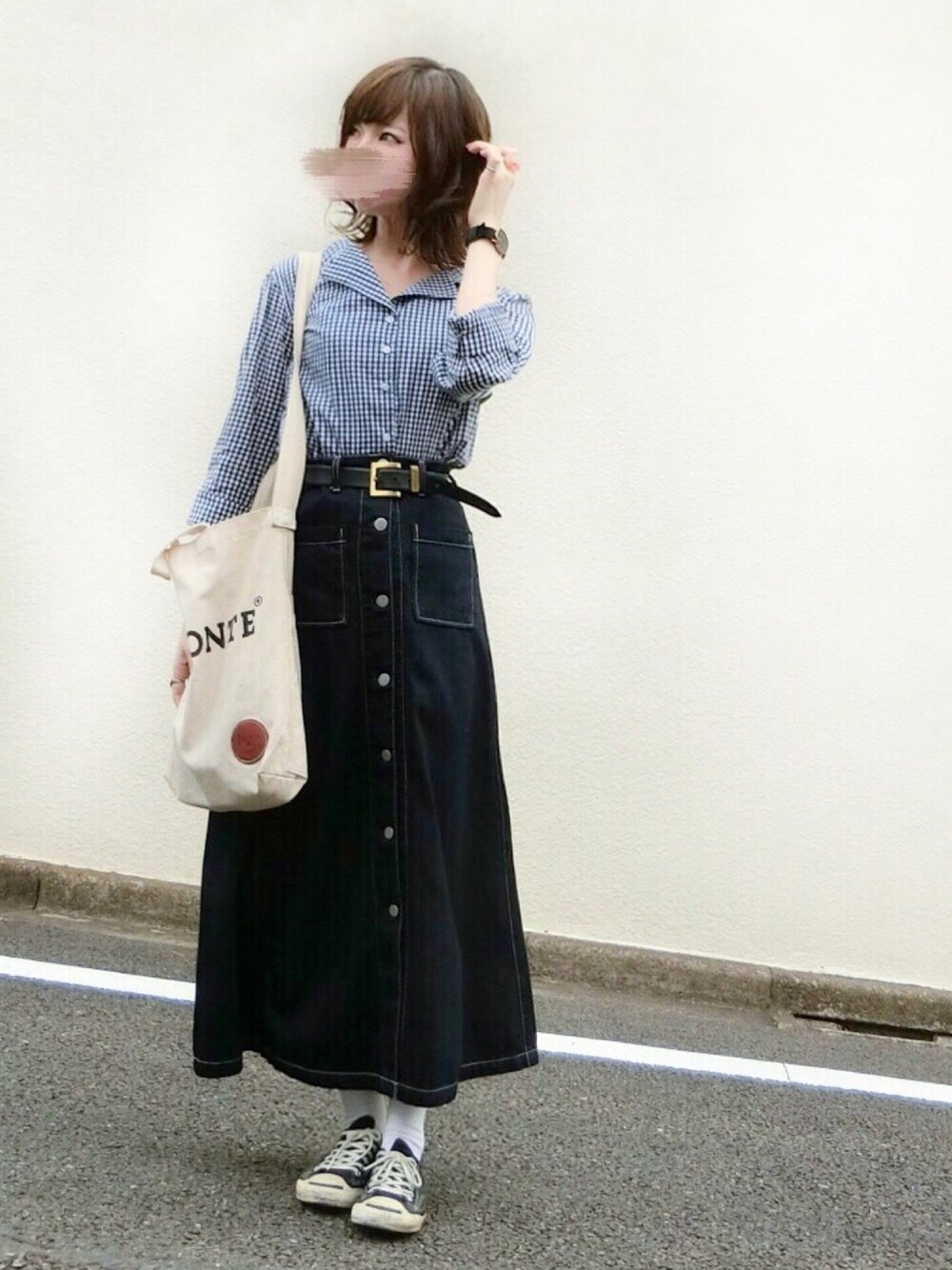 その他のシャツ/ブラウス、ブルー系のスカート、ホワイト系のショルダーバッグを着用したレディースの夏コーディネートの1枚目の写真