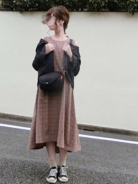 「チェックワンピース」｜「アイテム（マウンテンパーカー）」を使った、みみみさん（レディース・162cm）の秋コーディネート