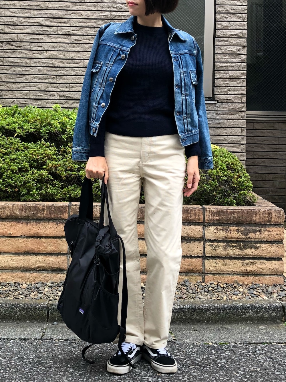 「メンズライク、大人カジュアル、コーデュロイパンツ、リュック、オールドスクール、Gジャン、秋のコーデ、プチプラコーデ」｜「GUのアイテム（パンツ、ホワイト系）」を使った、memmyさん（レディース・164cm）の秋コーディネートの1枚目の写真