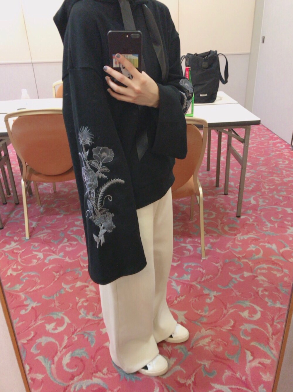 「CATCOPY、キャットコピー、今日のたかはし、高橋愛、onitsuka tiger×andrea pompilio、Onitsuka Tiger、オニツカタイガー、刺繍、パーカー」｜「CATCOPYのアイテム（パーカー、ブラック系）」を使った、高橋愛さん（レディース・154cm）の春コーディネートの1枚目の写真