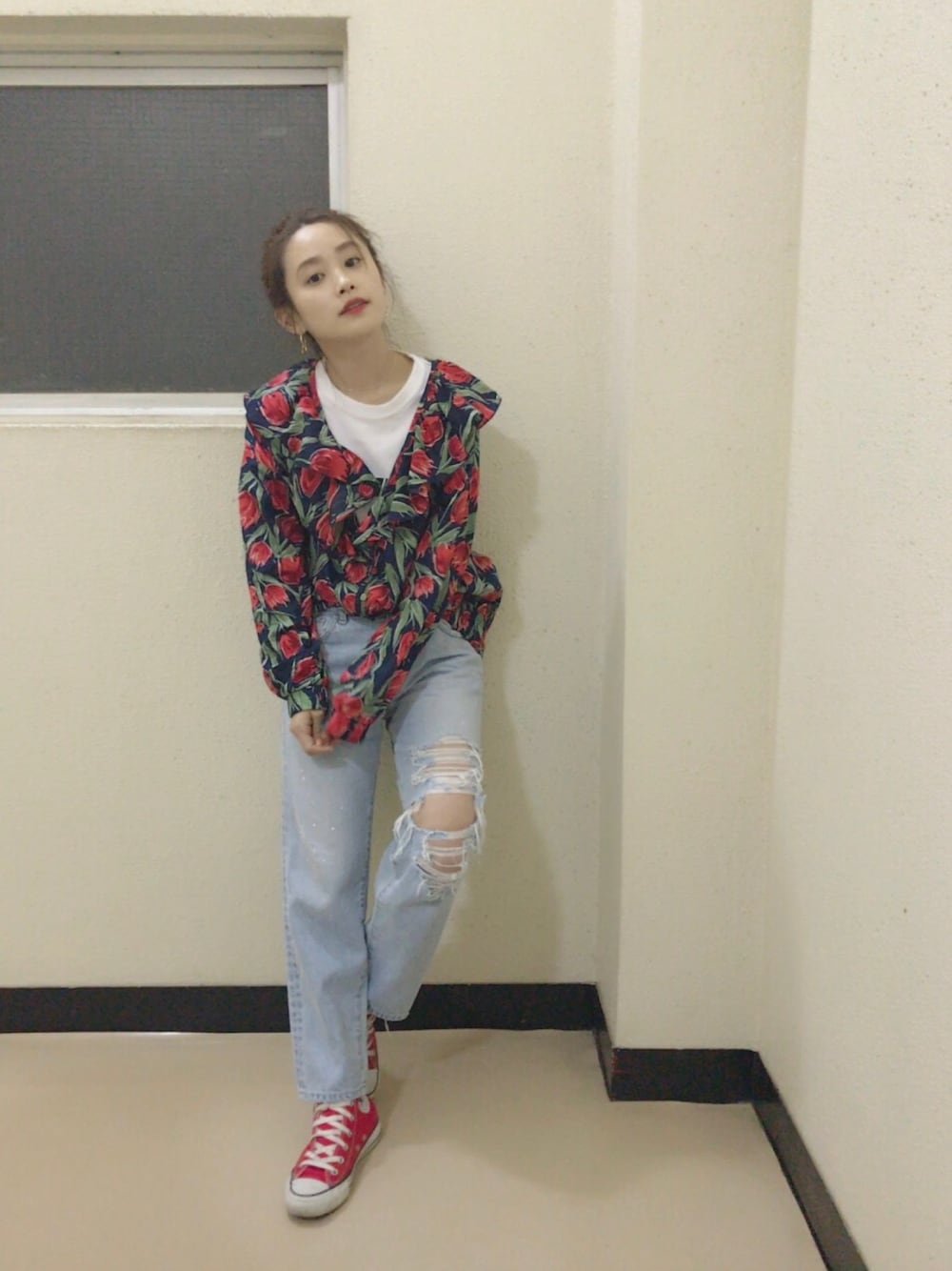 「はるコーデ、レトロ、デニム、ラフ、高橋愛、今日のたかはし、merry jenny、back number denim、Right-on、x-girl」｜「merry jennyのおはなブルゾン（テーラードジャケット、ブルー系）」を使った、高橋愛さん（レディース・154cm）の春コーディネートの1枚目の写真