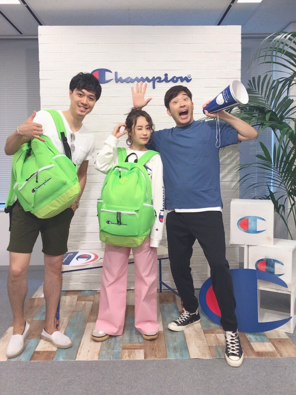 「ラクチンコーデ、ワイドパンツ、Champion、チャンピオン、高橋愛、あべこうじ、展示会、2017AW」｜「Championのアイテム（バックパック/リュック、グリーン系）」を使った、高橋愛さん（レディース・154cm）の夏コーディネートの1枚目の写真