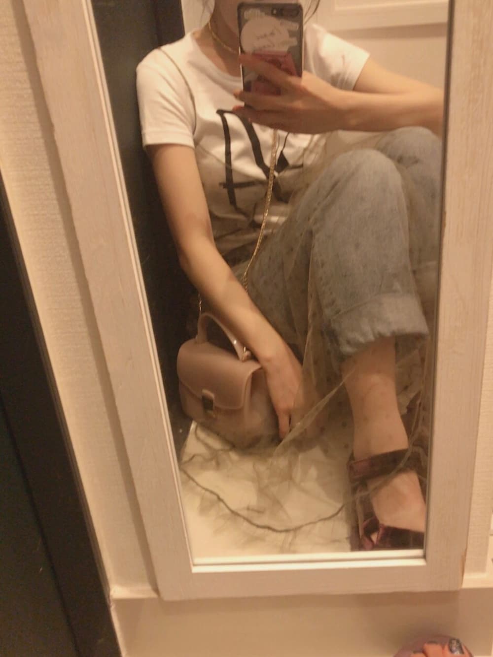 「夏、カジュアルコーデ、デニムパンツ、大人ガーリー、スポーツサンダル、teva、H&M、今日のたかはし、krisssoonik、furla」｜「Kriss Soonikのアイテム（Tシャツ/カットソー、ホワイト系）」を使った、高橋愛さん（レディース・154cm）の夏コーディネートの1枚目の写真