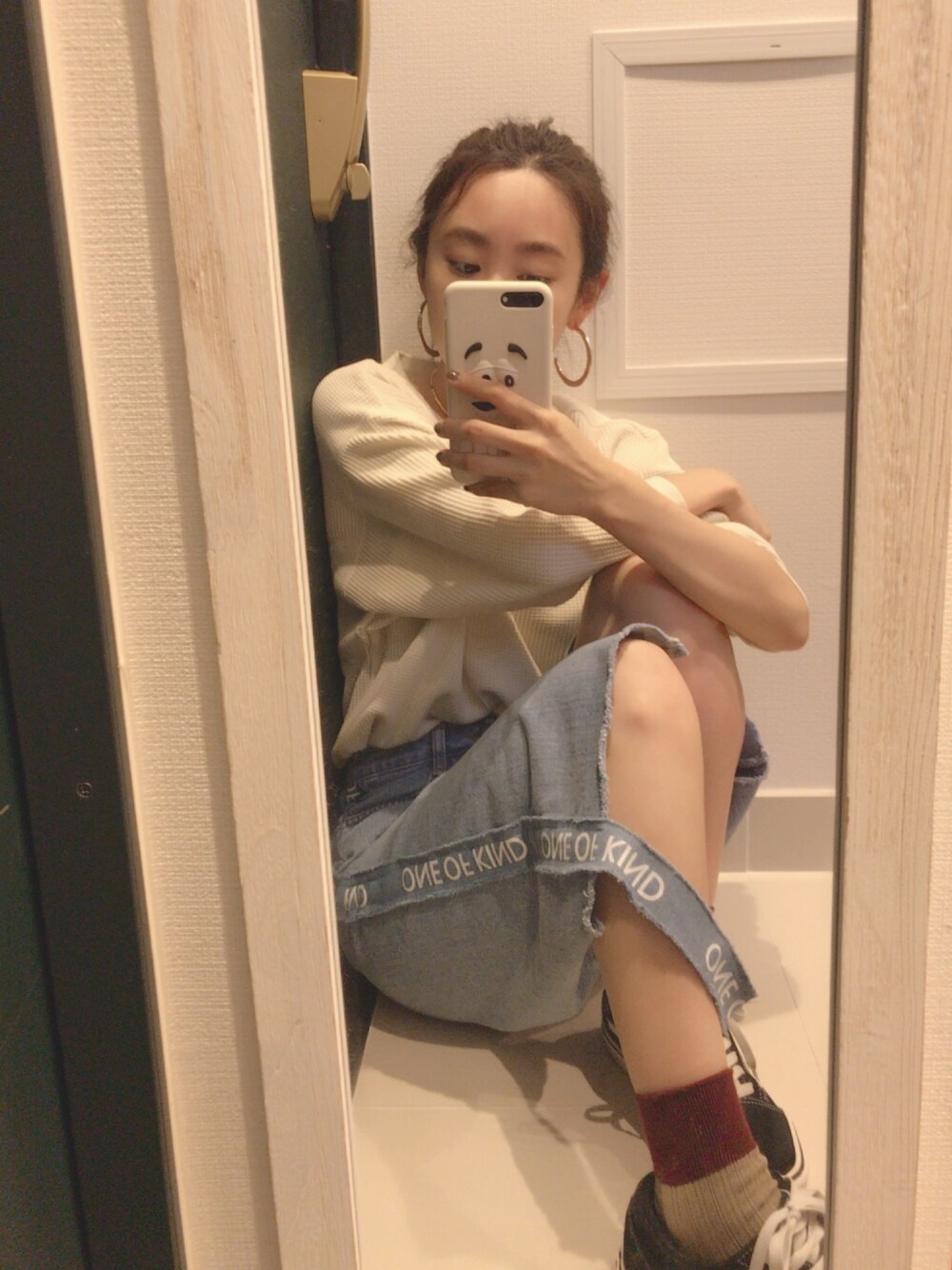 「UNIQLO、サーマル、ヘビロテ、高橋愛、今日のたかはし、GIRLSRULE、ガールズルール、韓国、korea、靴下屋」｜「UNIQLOのアイテム（Tシャツ/カットソー、ホワイト系）」を使った、高橋愛さん（レディース・154cm）の秋コーディネートの1枚目の写真