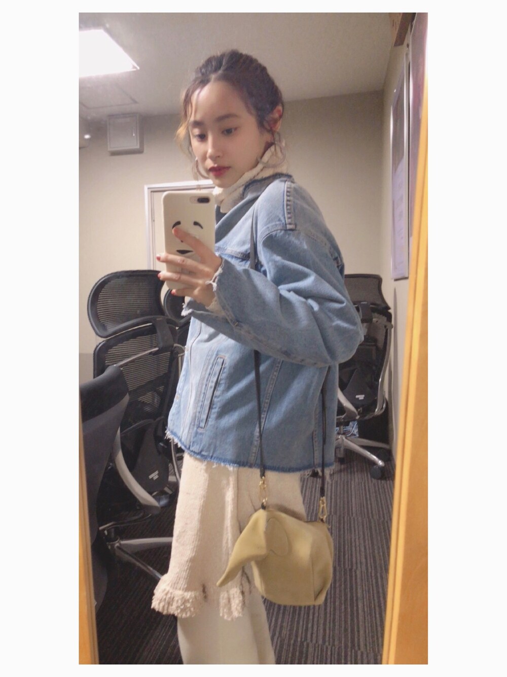 「秋のコーデ、ラフ、ガーリー、merry jenny、メリージェニー、高橋愛、今日のたかはし、ニットワンピース、リボン、bed&breakfast」｜「CHEAP MONDAYのアイテム（トップス、ブルー系）」を使った、高橋愛さん（レディース・154cm）の秋コーディネートの1枚目の写真
