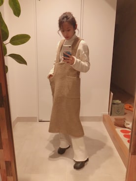 「BED&BREAKFAST（ベットアンドブレックファスト）のアイテム（パンツ）」を使った、高橋愛さん（レディース・154cm）の冬コーディネート