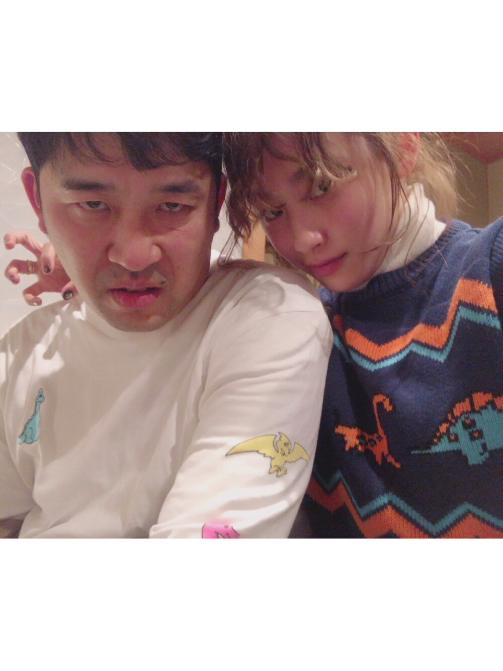 「福井と言えば恐竜、今日のたかはし、恐竜、Candy Stripper、キャンディストリッパー、休日スタイル、ふくいブランド大使、高橋愛、あべこうじ、リンクコーデ」｜「Candy Stripperのアイテム（Tシャツ/カットソー、ホワイト系）」を使った、高橋愛さん（レディース・154cm）の冬コーディネートの1枚目の写真
