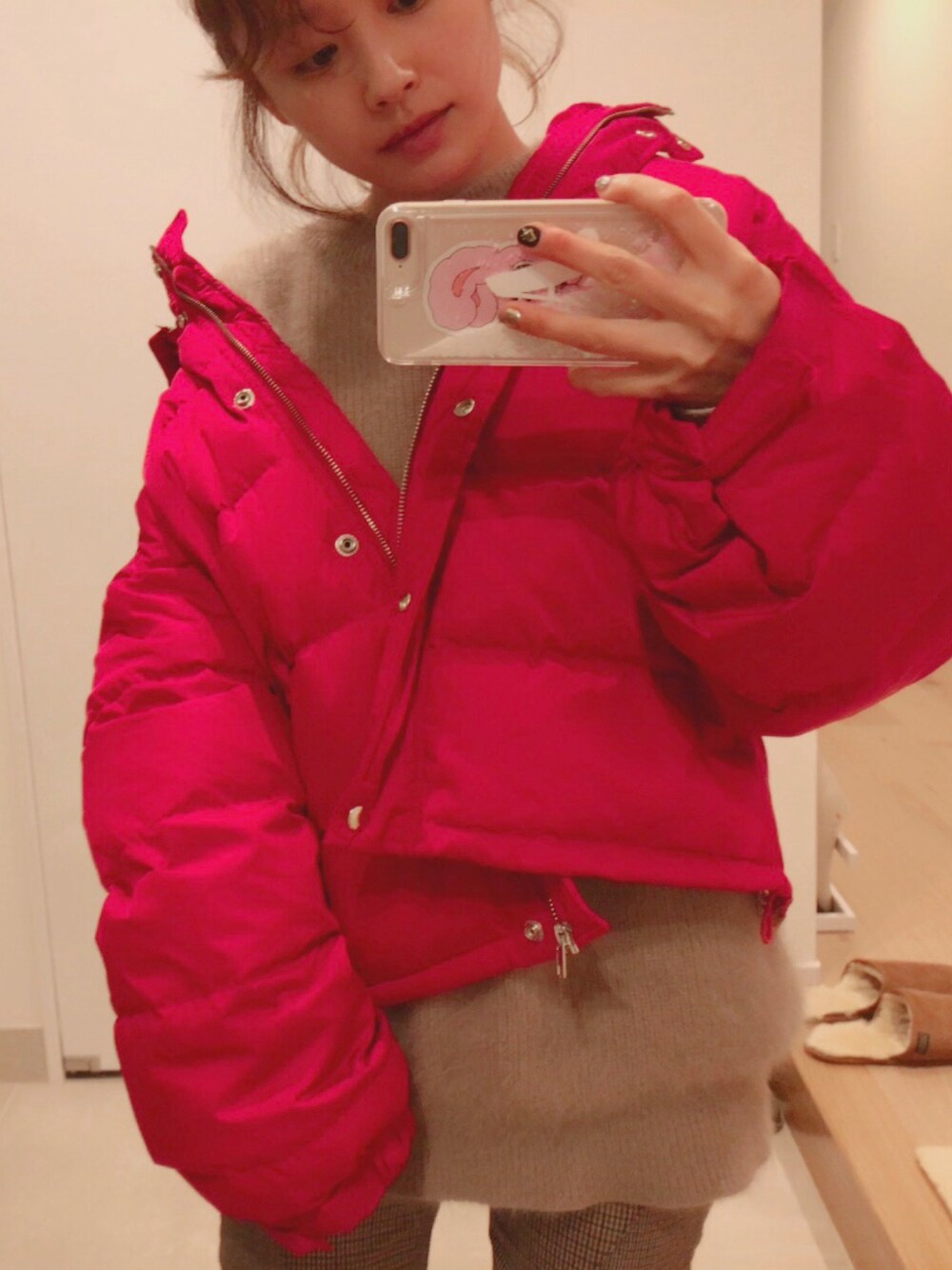 「カジュアルコーデ、冬、ニット、赤BBA、高橋愛、今日のたかはし、ダウンジャケット、jouetie、H&M、nona9on」｜「jouetieのBIGカラーフードダウン（ダウンジャケット/コート、レッド系）」を使った、高橋愛さん（レディース・154cm）の冬コーディネートの1枚目の写真