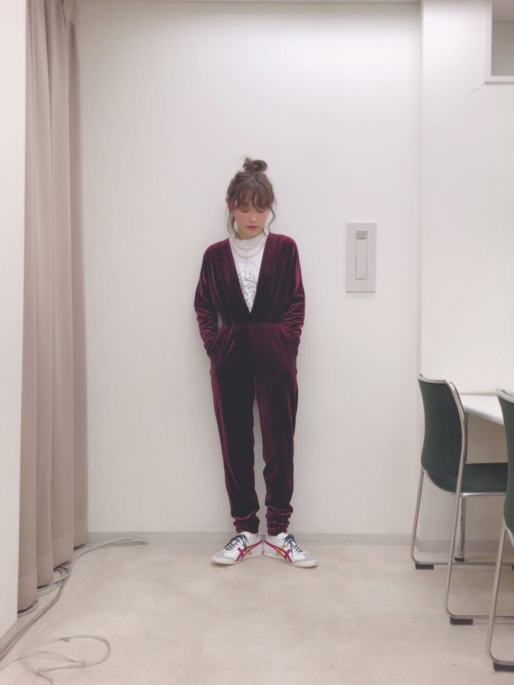 「Onitsuka Tiger、MEXICO 66SD、オールインワン、American Apparel、CATCOPY、高橋愛、TAKAHASHIAI、今日のたかはし、オニツカタイガー、petite robe noire」｜「American Apparelのアイテム（つなぎ/オールインワン、レッド系）」を使った、高橋愛さん（レディース・154cm）の冬コーディネートの1枚目の写真