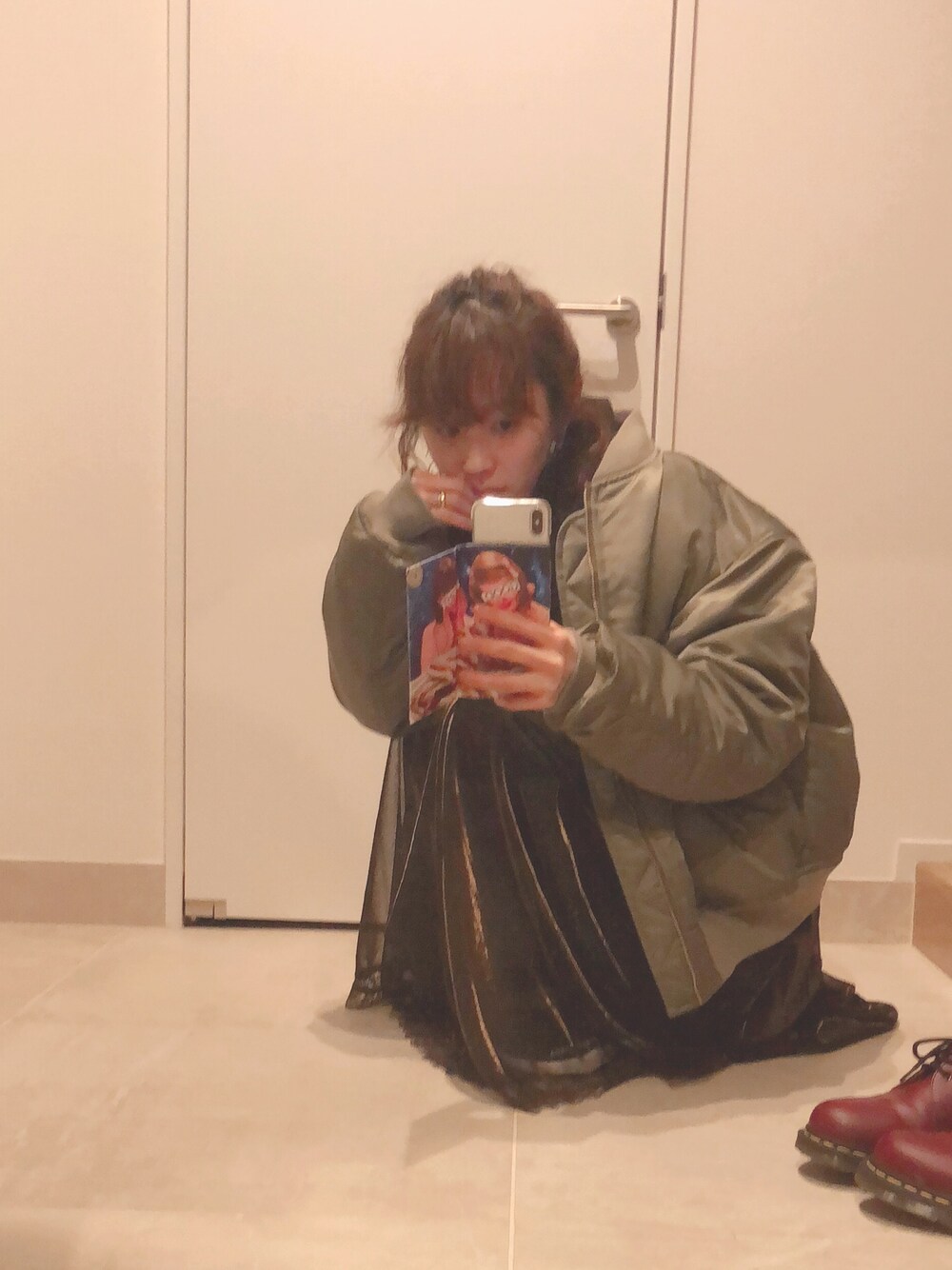 「スニーカー、カジュアルコーデ、MA-1、今日のたかはし、jouetie、シースルー、ワンピース、高橋愛、ジュエティ」｜「lautashiのアイテム（MA-1、グリーン系）」を使った、高橋愛さん（レディース・154cm）の冬コーディネートの1枚目の写真