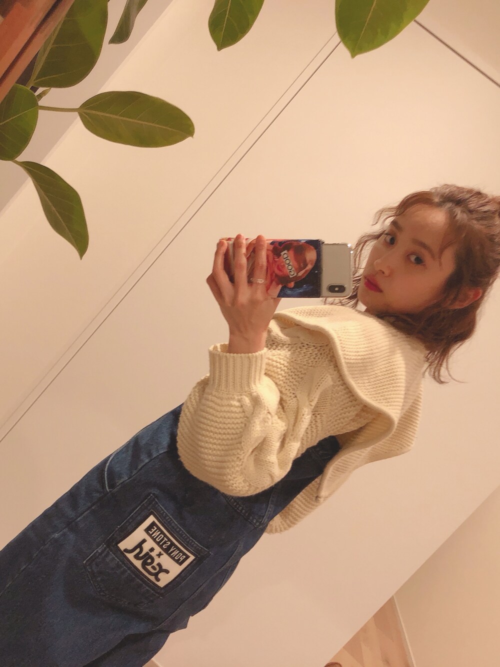 「PONYSTONE、x-girl、コラボ、高橋愛、今日のたかはし、ハーフアップ、お団子ヘアー、デニム、つなぎ、RUBY AND YOU」｜「RUBY AND YOUのアイテム（ニット/セーター、ベージュ系）」を使った、高橋愛さん（レディース・154cm）の春コーディネートの1枚目の写真
