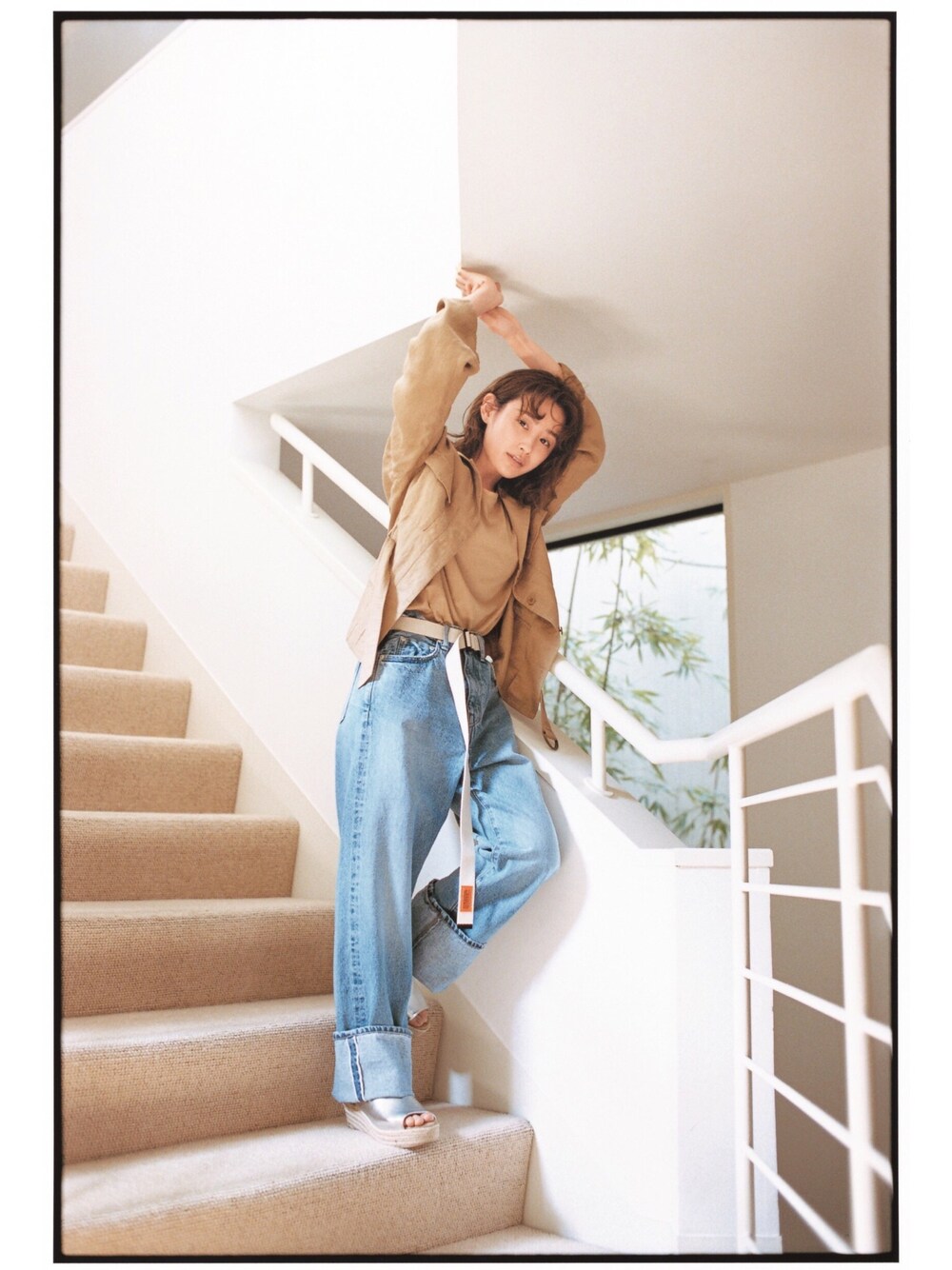 「アイラブメンズライク、高橋愛、cepo、springmagazine、spring、セポ」｜「cepoのCEPO×高橋愛コラボデニムストレート（デニムパンツ、ブルー系）」を使った、高橋愛さん（レディース・154cm）の春コーディネートの1枚目の写真