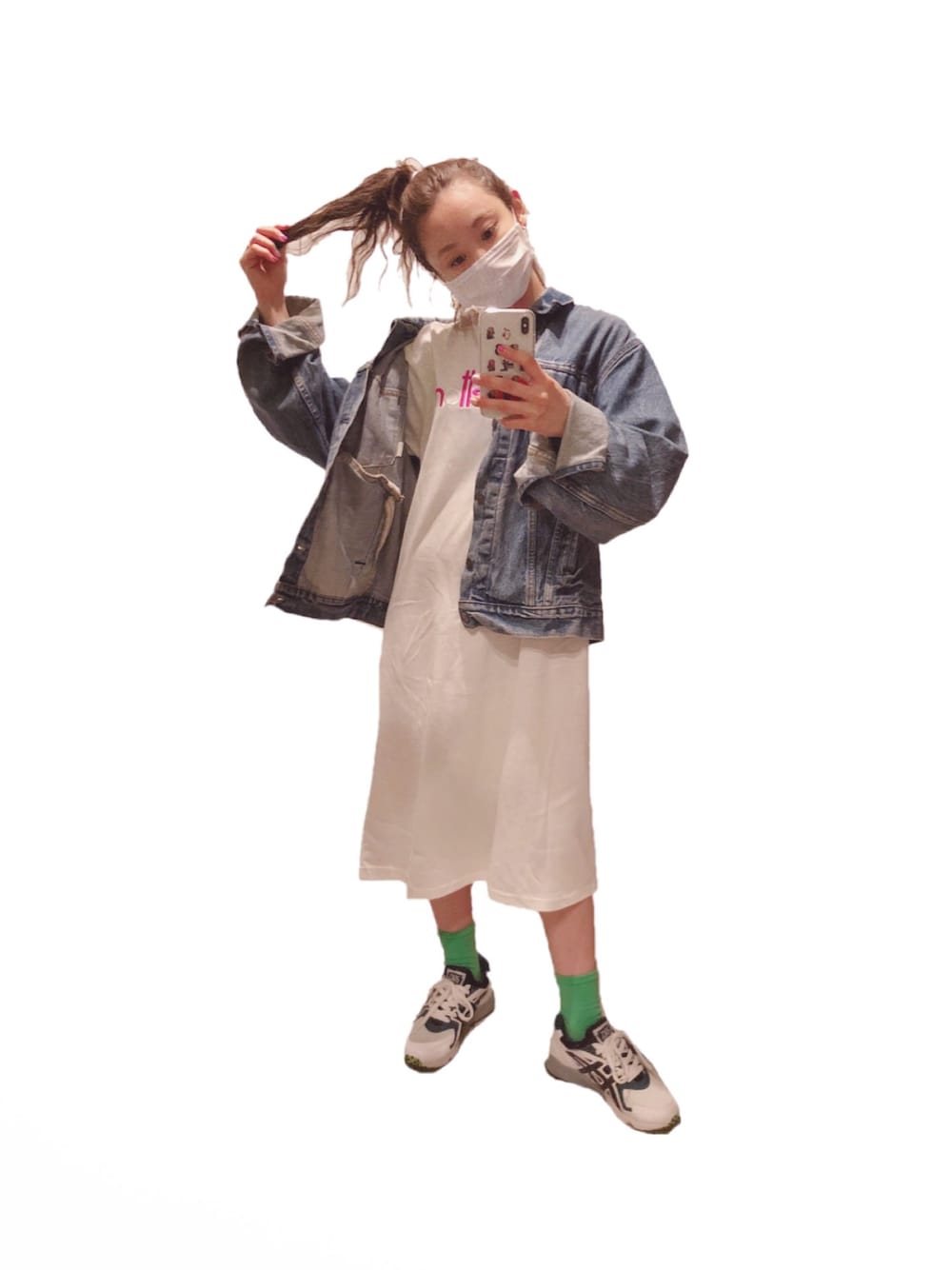 「カジュアル、シンプル、シャツワンピ、spring、高橋愛、ベネトン、今日のたかはし、デニム、asics tiger、asics」｜「BENETTON (UNITED COLORS OF BENETTON)の【高橋愛さん×SPRiNG】ZOZO先行販売　BENETTON刺しゅうロゴワンピース（ワンピース、ホワイト系）」を使った、高橋愛さん（レディース・154cm）の春コーディネートの1枚目の写真