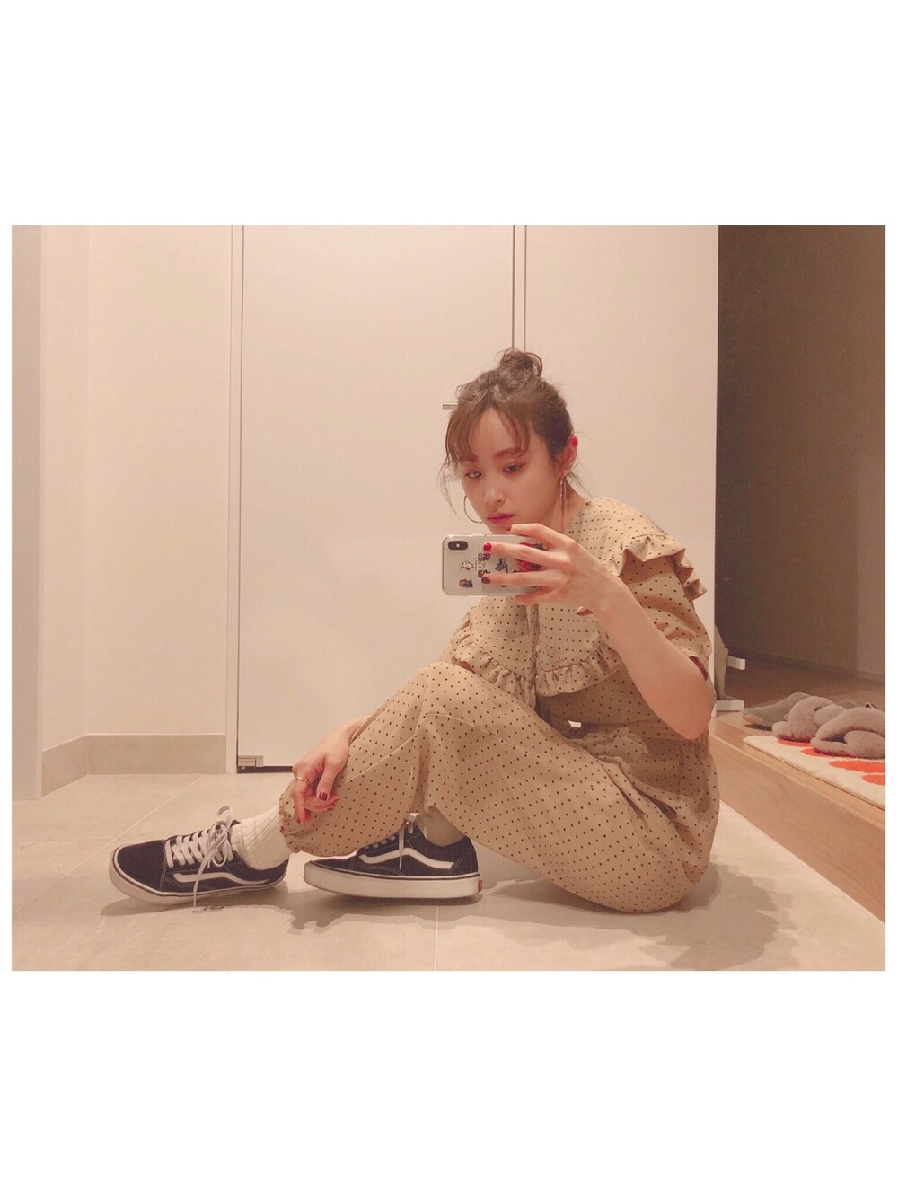 「WEGO、高橋愛、伊藤千晃、コラボ、pink pink pink、春コーデ、ラクチンコーデ、パンツスタイル、プチプラ、VANS」｜「WEGOのアイテム（つなぎ/オールインワン、ピンク系）」を使った、高橋愛さん（レディース・154cm）の春コーディネートの1枚目の写真