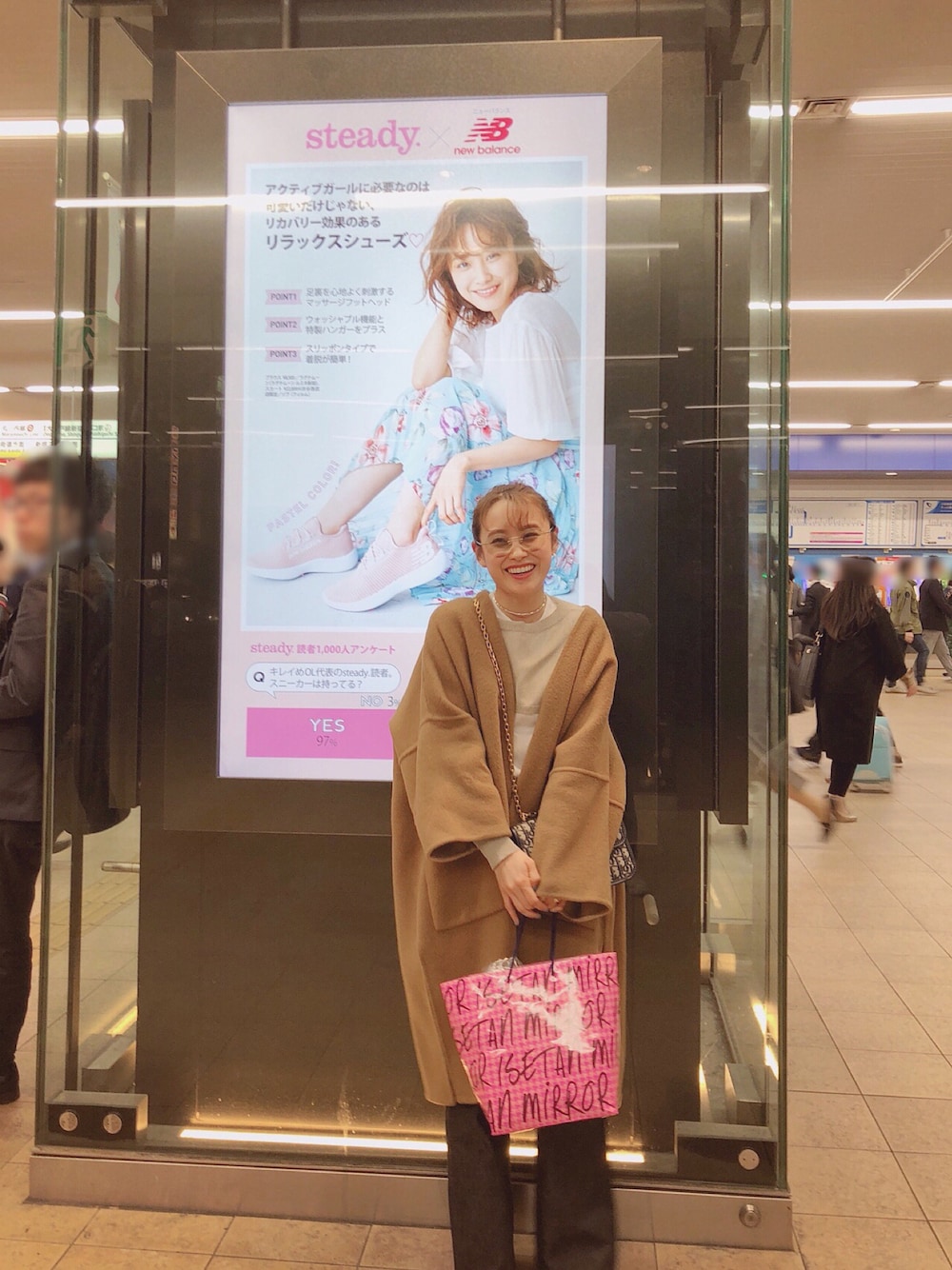 「steady.、steady、ステディ、高橋愛、デジタルサイネージ、新宿、今日のたかはし、リラックススタイル、BPQC、JOHN LAWRENCE SULLIVAN」｜「BPQCのアイテム（ジャケット/アウター、ブラウン系）」を使った、高橋愛さん（レディース・154cm）の春コーディネートの1枚目の写真