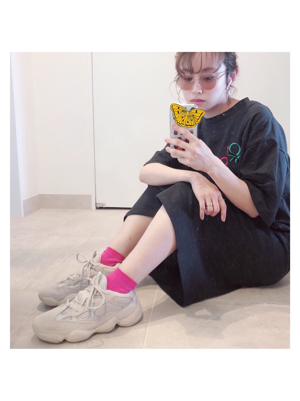 「ベネトン、ベネトン(ユナイテッド カラーズ オブ ベネトン)(BENETTON (UNITED COLORS OF BENETTON))、BENETTON (UNITED COLORS OF BENETTON)(BENETTON (UNITED COLORS OF BENETTON))、高橋愛、spring、カジュアル、スニーカー、今日のたかはし、adidas、靴下屋」｜「Zoffの高橋愛×SPRiNG×Zoff コラボ｜ボストン型ライトカラーサングラス｜トレンド フレームレス カラー レディース 女性 紫外線対策（サングラス、ブラウン系）」を使った、高橋愛さん（レディース・154cm）の春コーディネートの1枚目の写真