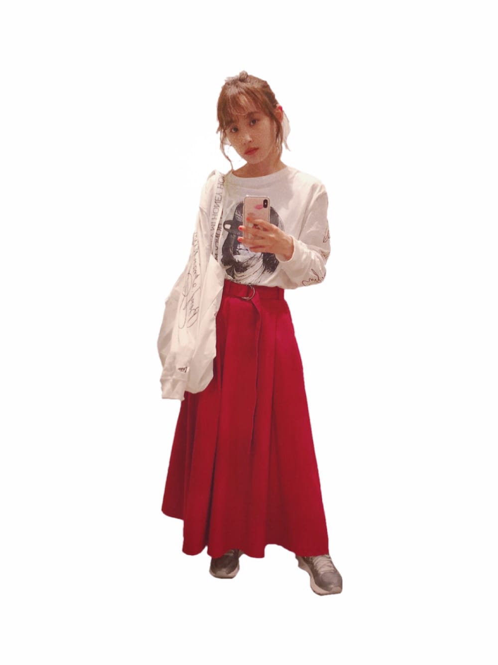 「高橋愛、赤BBA、ラクチンコーデ、asics、ロング丈、スニーカー、NEWERA、Right-on、Dickies、HONEY MI  HONEY」｜「NEW ERAのアイテム（Tシャツ/カットソー、ホワイト系）」を使った、高橋愛さん（レディース・154cm）の春コーディネートの1枚目の写真