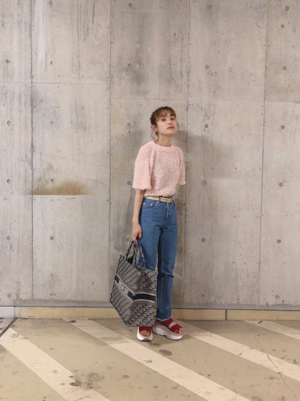 「OSHIMA REI、machupichu、マチュピチュ、高橋愛、今日のたかはし、ピンクBBA、Dior、MM6、サマーニット、デニム」｜「KINのアイテム（トップス、ピンク系）」を使った、高橋愛さん（レディース・154cm）の夏コーディネートの1枚目の写真