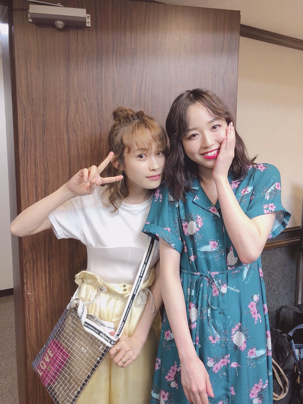 「勝田里奈、アンジュルム、高橋愛、今日のたかはし、jouetie、JANESMITH、TAN、Hanes、白Tシャツ、beautiful people」｜「TANのTAN ゴムバンドビスチェ（その他トップス、ホワイト系）」を使った、高橋愛さん（レディース・154cm）の夏コーディネートの1枚目の写真