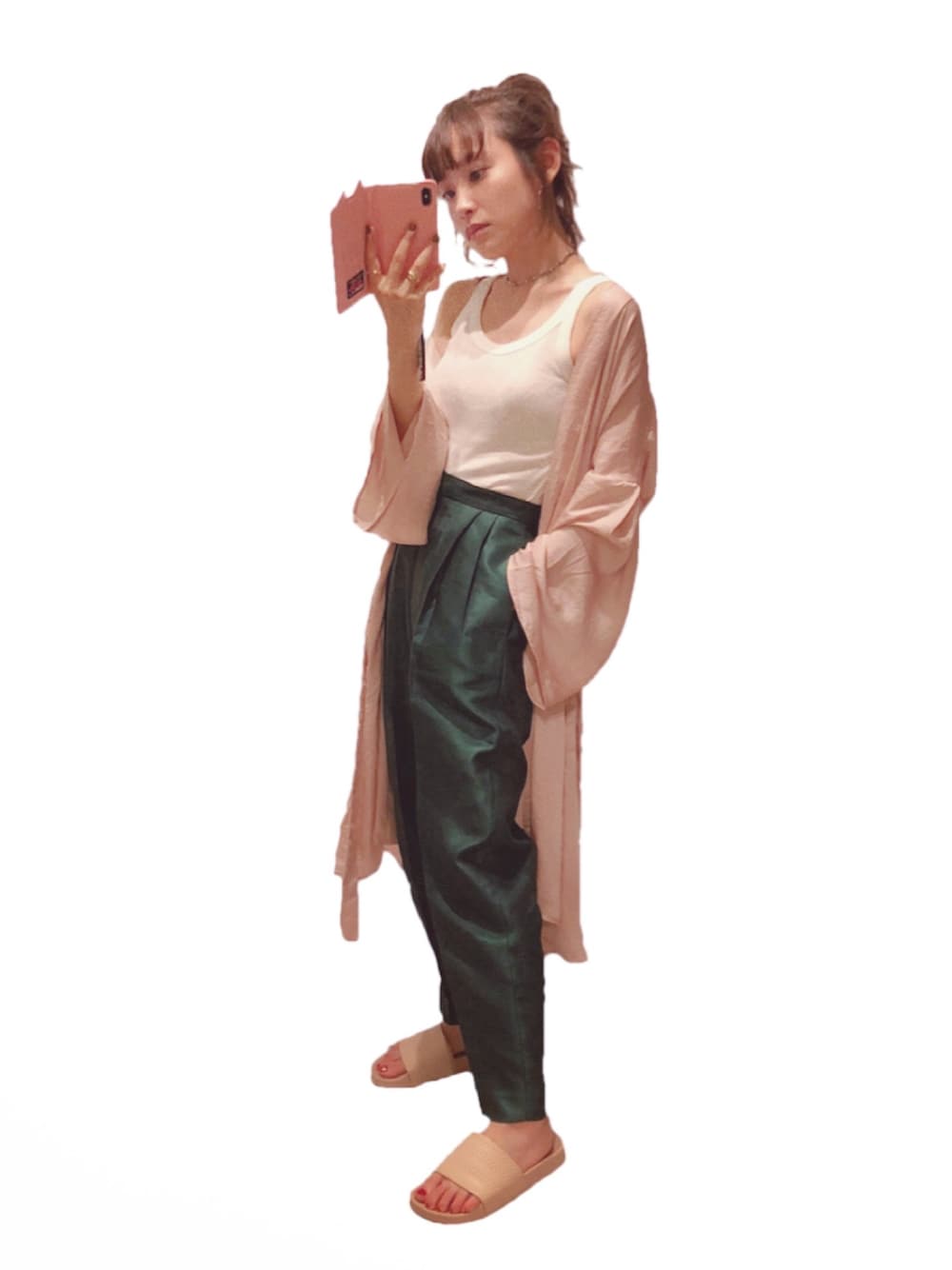 「Peach John、今日のたかはし、高橋愛、ルームウェア、ガウン、ピンクBBA、adidas、freada、OSHIMA REI、CITYSHOP」｜「OSHIMA REIのアイテム（タンクトップ、ホワイト系）」を使った、高橋愛さん（レディース・154cm）の夏コーディネートの1枚目の写真