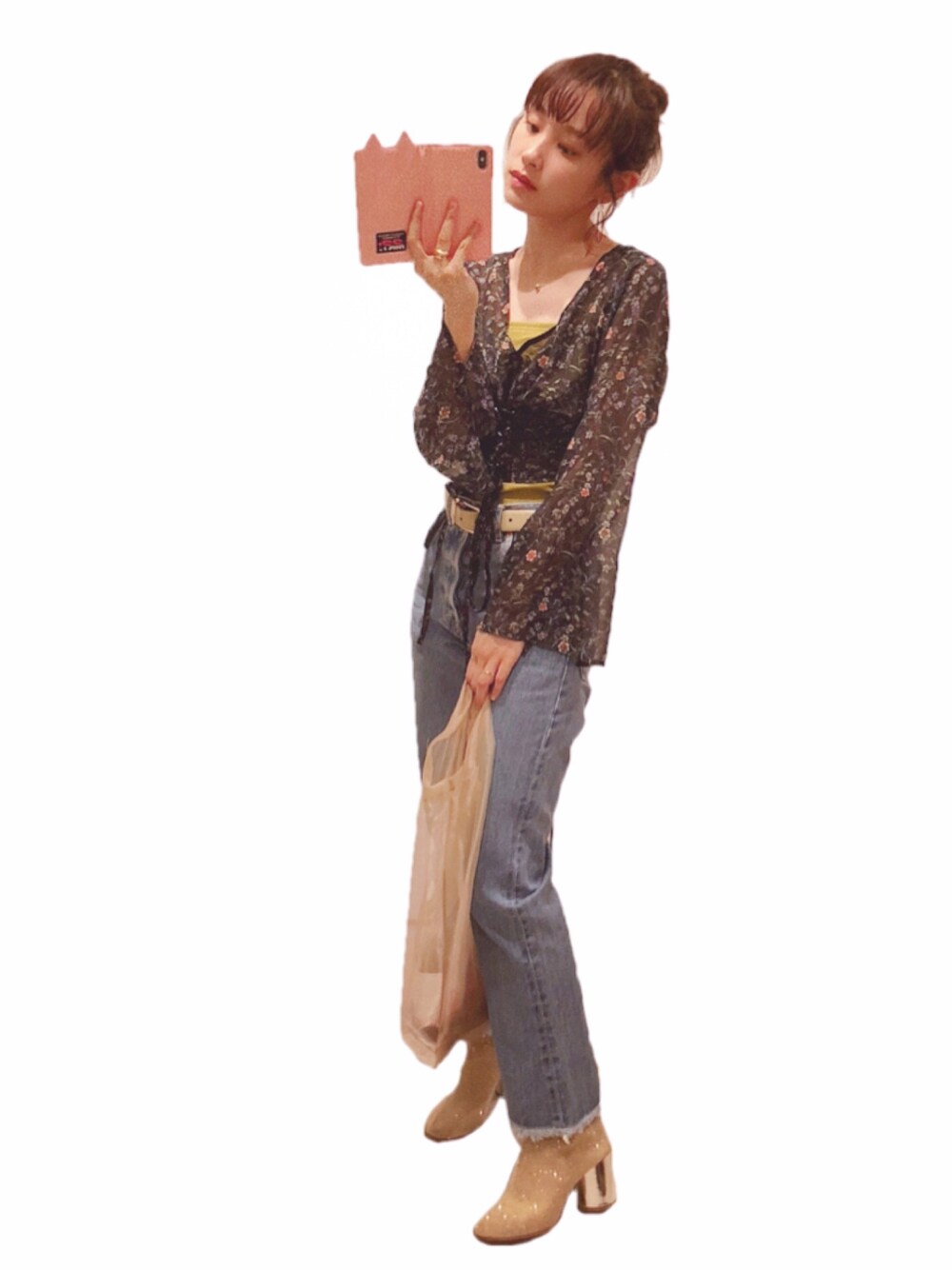 「小花柄、レースアップ、高橋愛、今日のたかはし、denim、デニム、Maison Margiela、OSHIMA REI、machupichu、LEINWANDE」｜「EVRISのレースアップブラウス（シャツ/ブラウス、ブラック系）」を使った、高橋愛さん（レディース・154cm）の夏コーディネートの1枚目の写真