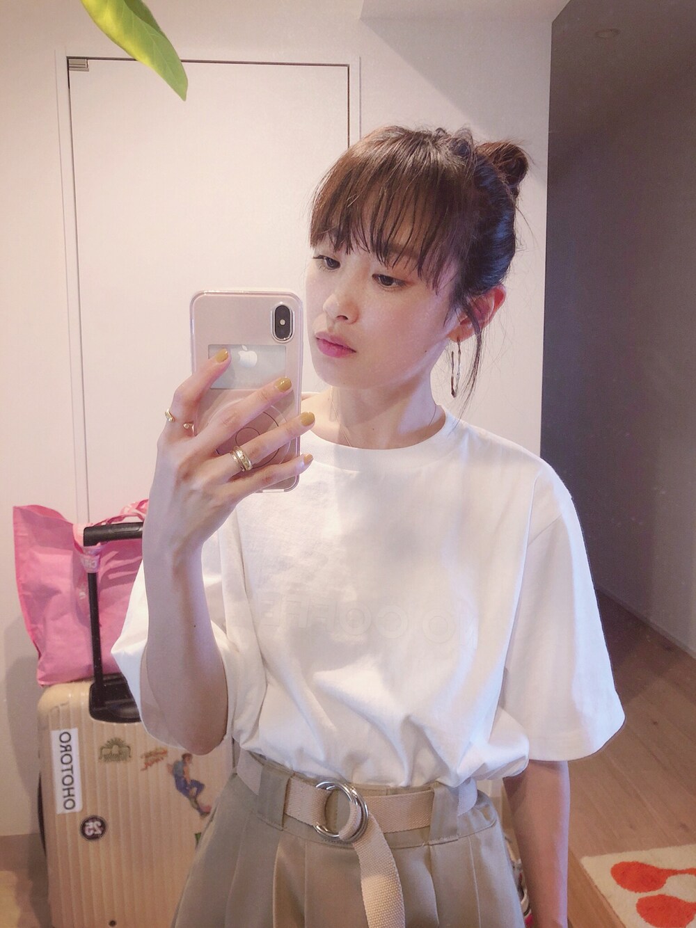 「グローバルワーク、GLOBAL WORK、NO COFFEE、ノーコーヒー、NOCOFFEE、今日のたかはし、高橋愛、白Tシャツ、Tシャツ、白」｜「NO COFFEEのアイテム（Tシャツ/カットソー、ホワイト系）」を使った、高橋愛さん（レディース・154cm）の夏コーディネートの1枚目の写真