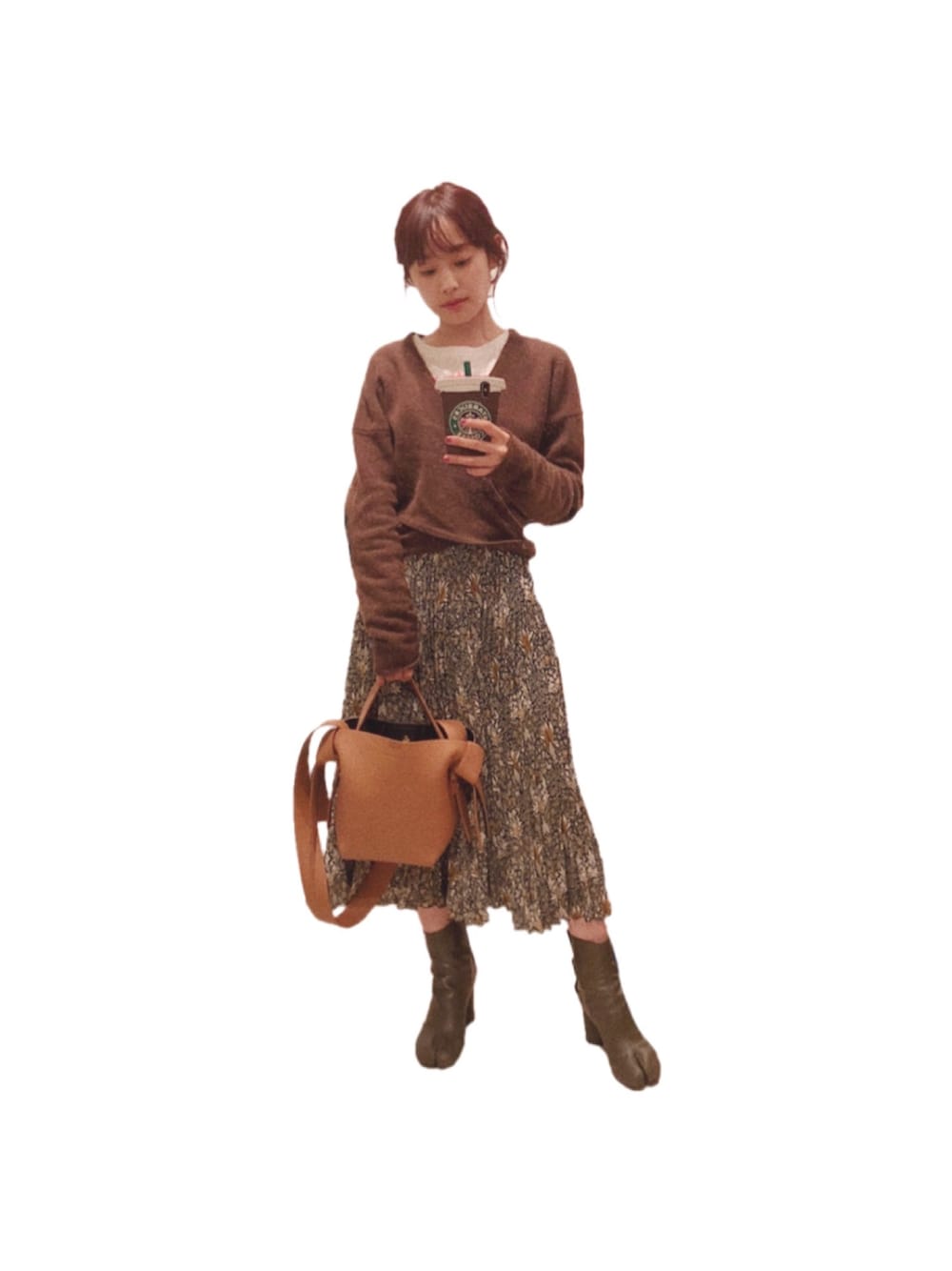 「秋コーデ、オトナカジュアル、H&M、プリーツスカート、Maison Margiela、タビブーツ、カーキ、Lautashi、高橋愛、Acne Studios」｜「Lautashiのアイテム（ニット/セーター、ブラウン系）」を使った、高橋愛さん（レディース・154cm）の秋コーディネートの1枚目の写真
